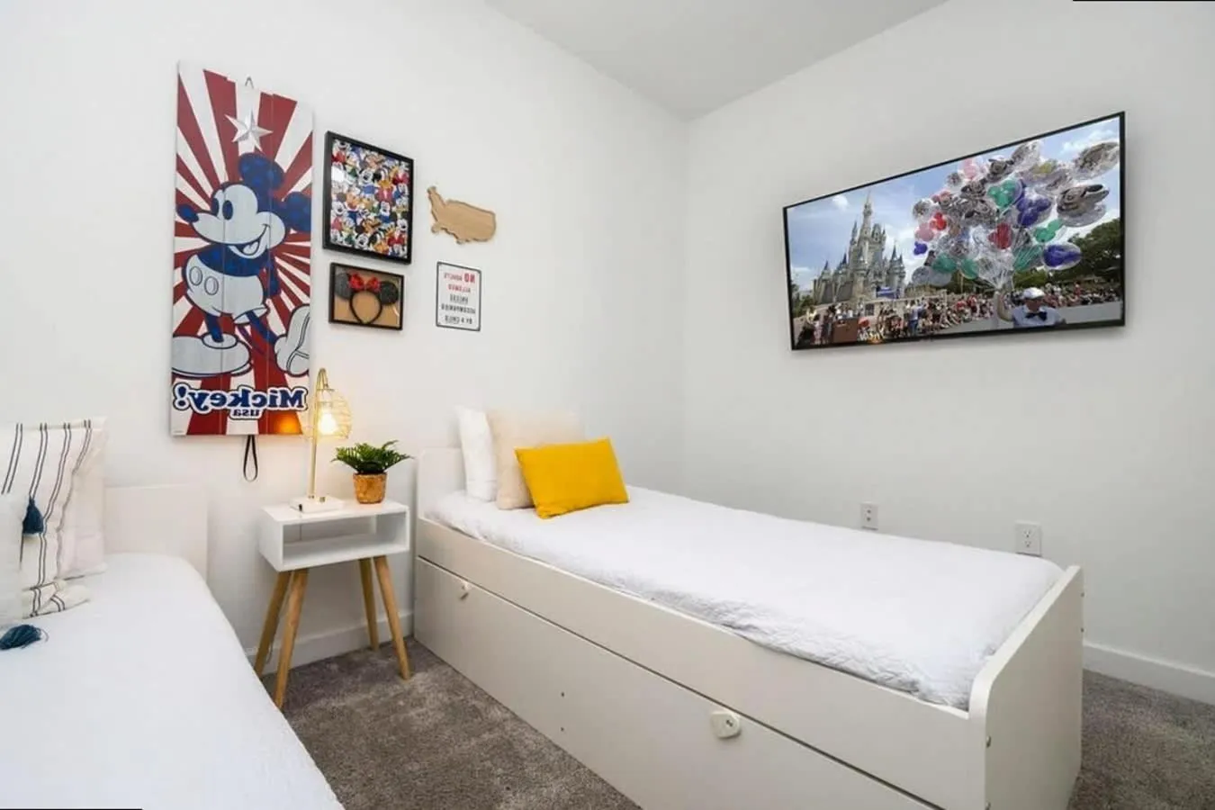 Bed in Splendid 5Bd Close to Disney at Storey Lake 4251