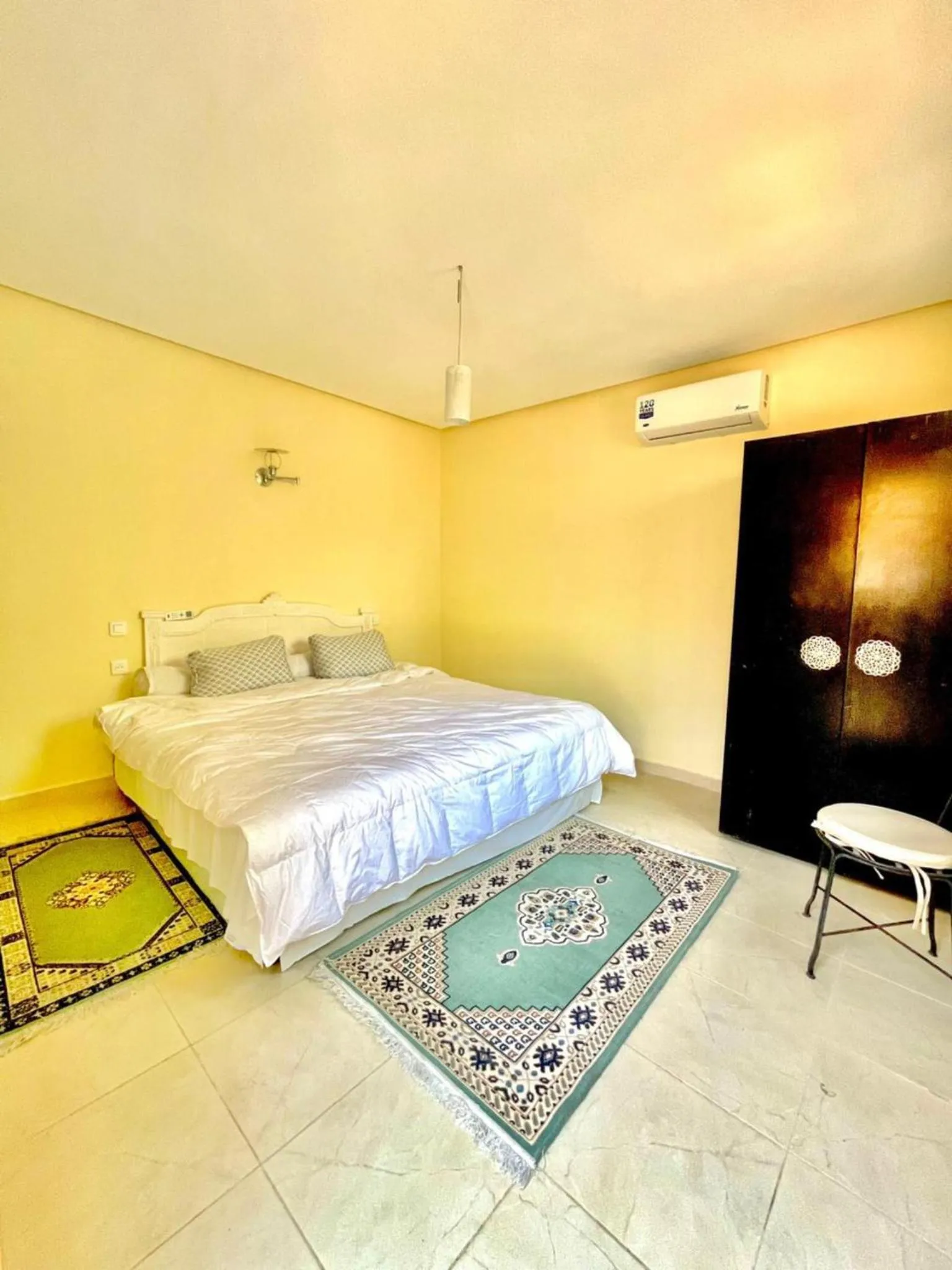 Bed in Villa Baddi Marrakech