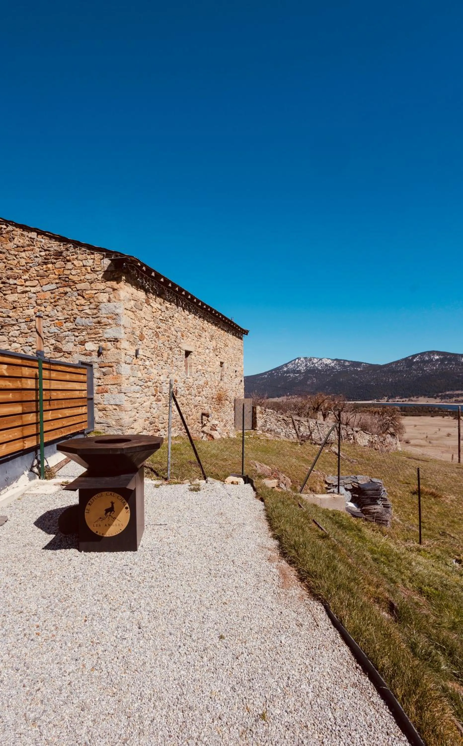 BBQ facilities in Le Refuge Cal Chalon , chalet de luxe au cœur du village