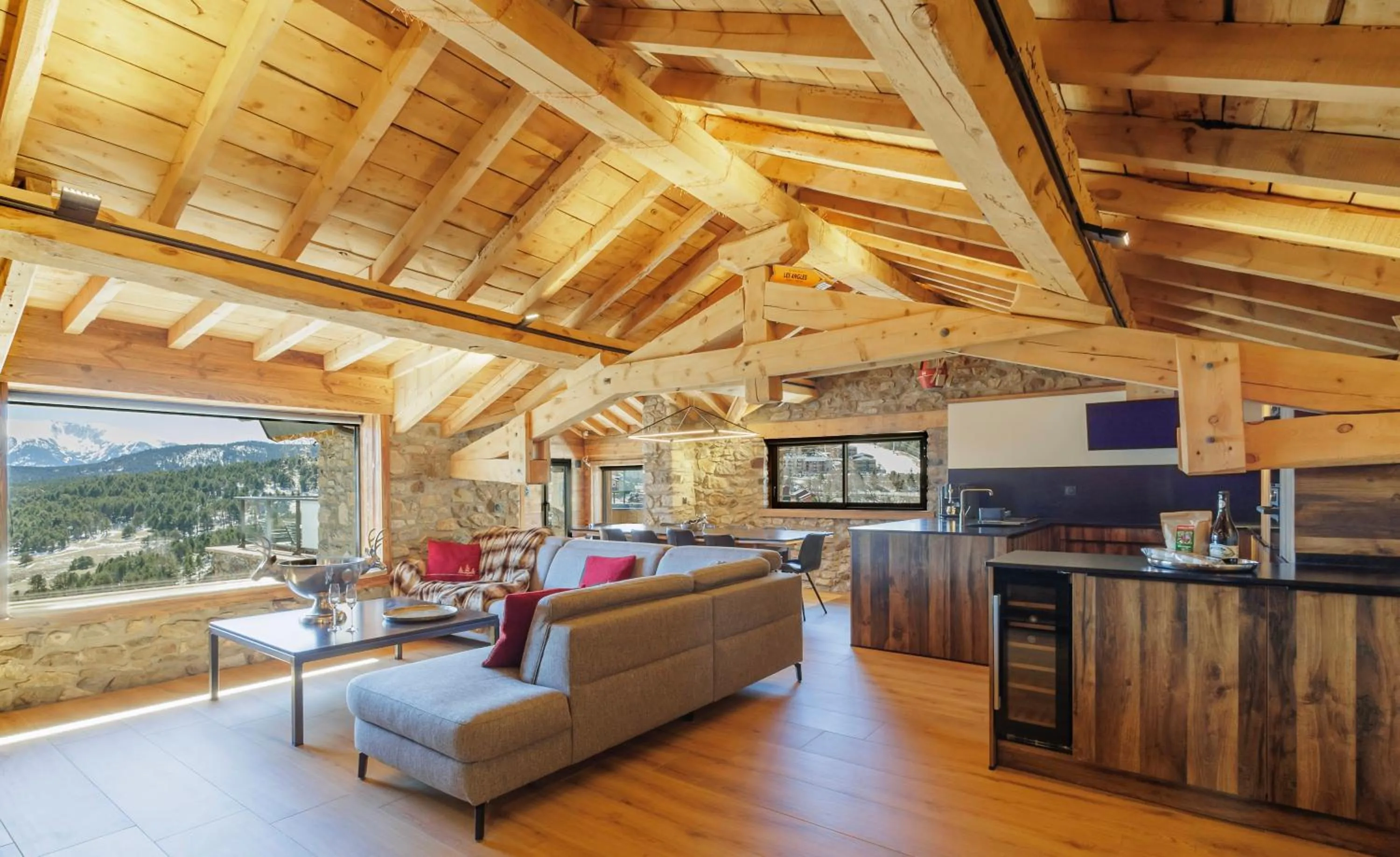 Living room in Le Refuge Cal Chalon , chalet de luxe au cœur du village