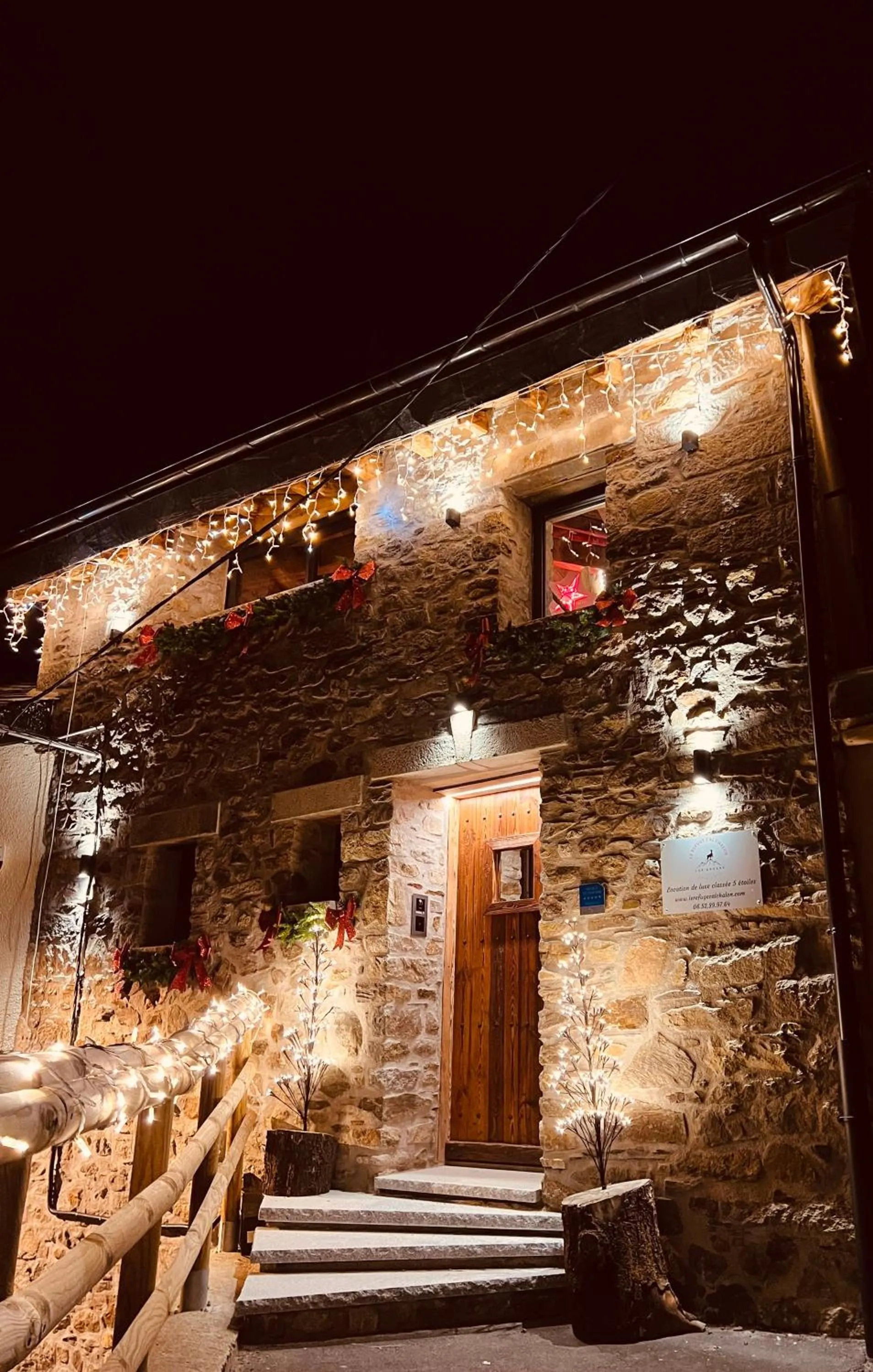 Facade/entrance in Le Refuge Cal Chalon , chalet de luxe au cœur du village