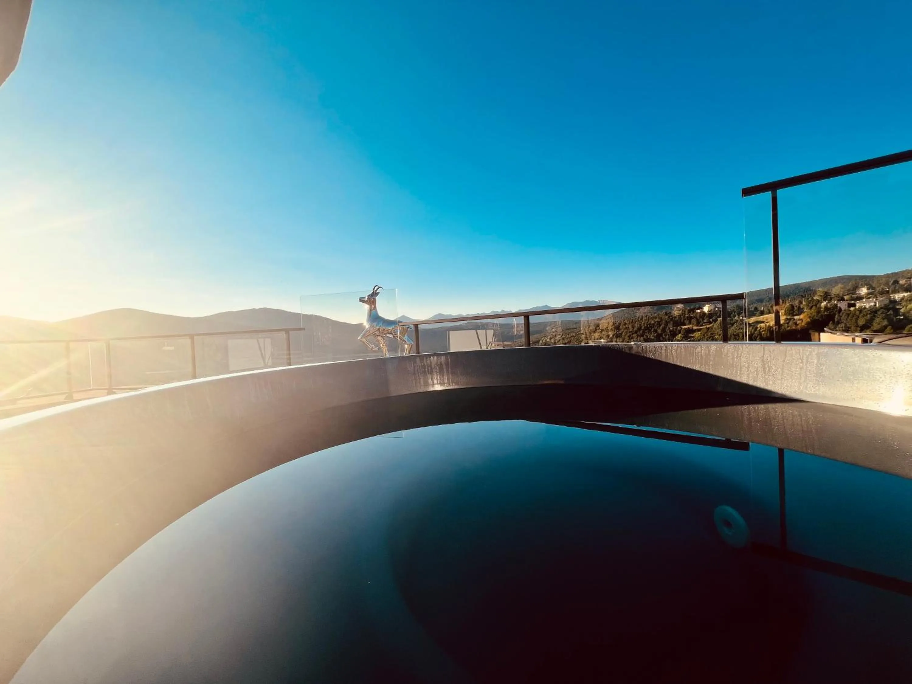 Hot Tub in Le Refuge Cal Chalon , chalet de luxe au cœur du village