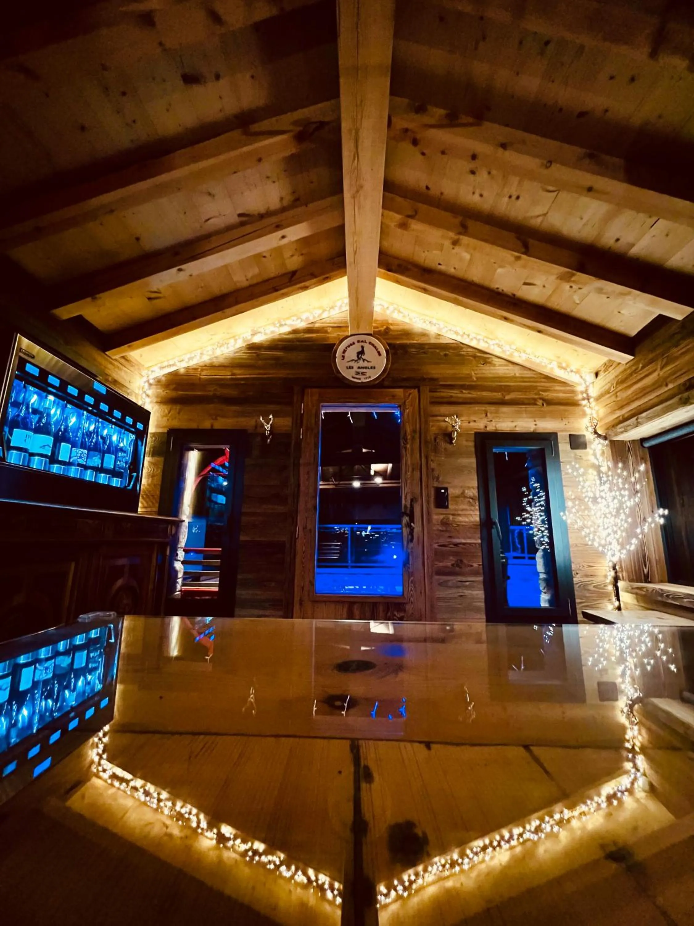 Lounge or bar in Le Refuge Cal Chalon , chalet de luxe au cœur du village