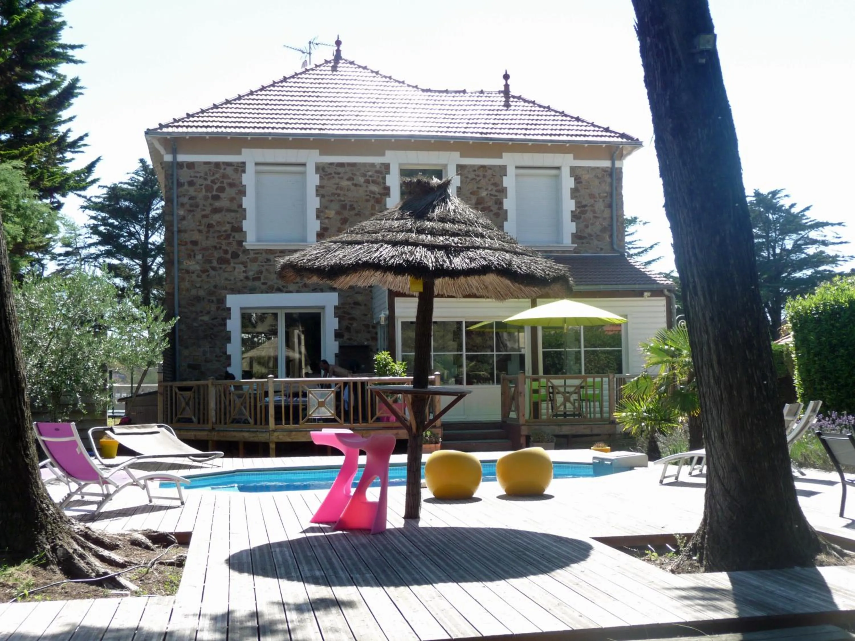 Pool view in Le Gage location de vacance à la semaine