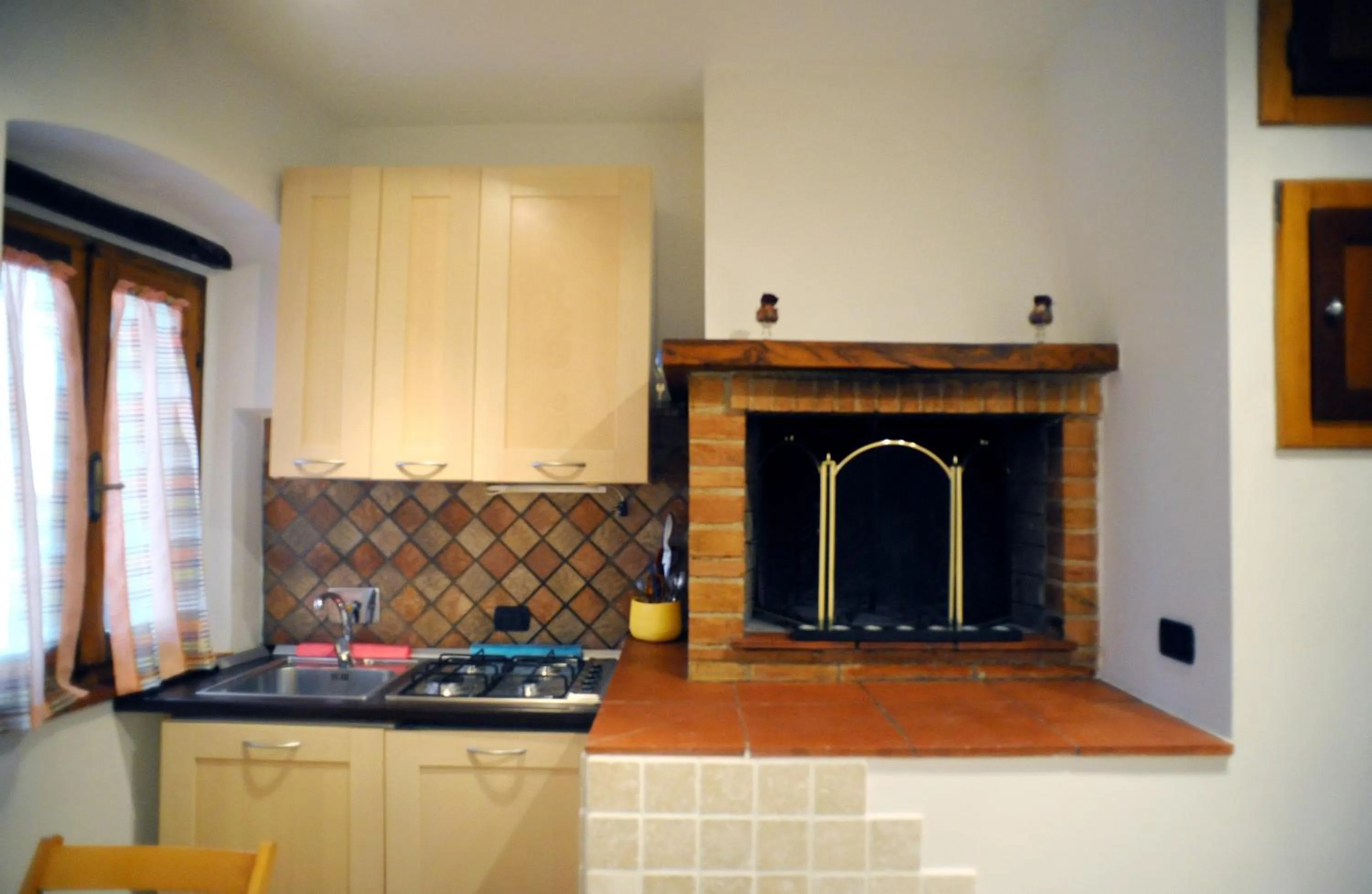 Kitchen or kitchenette in Appartamento Tulipano Rosa