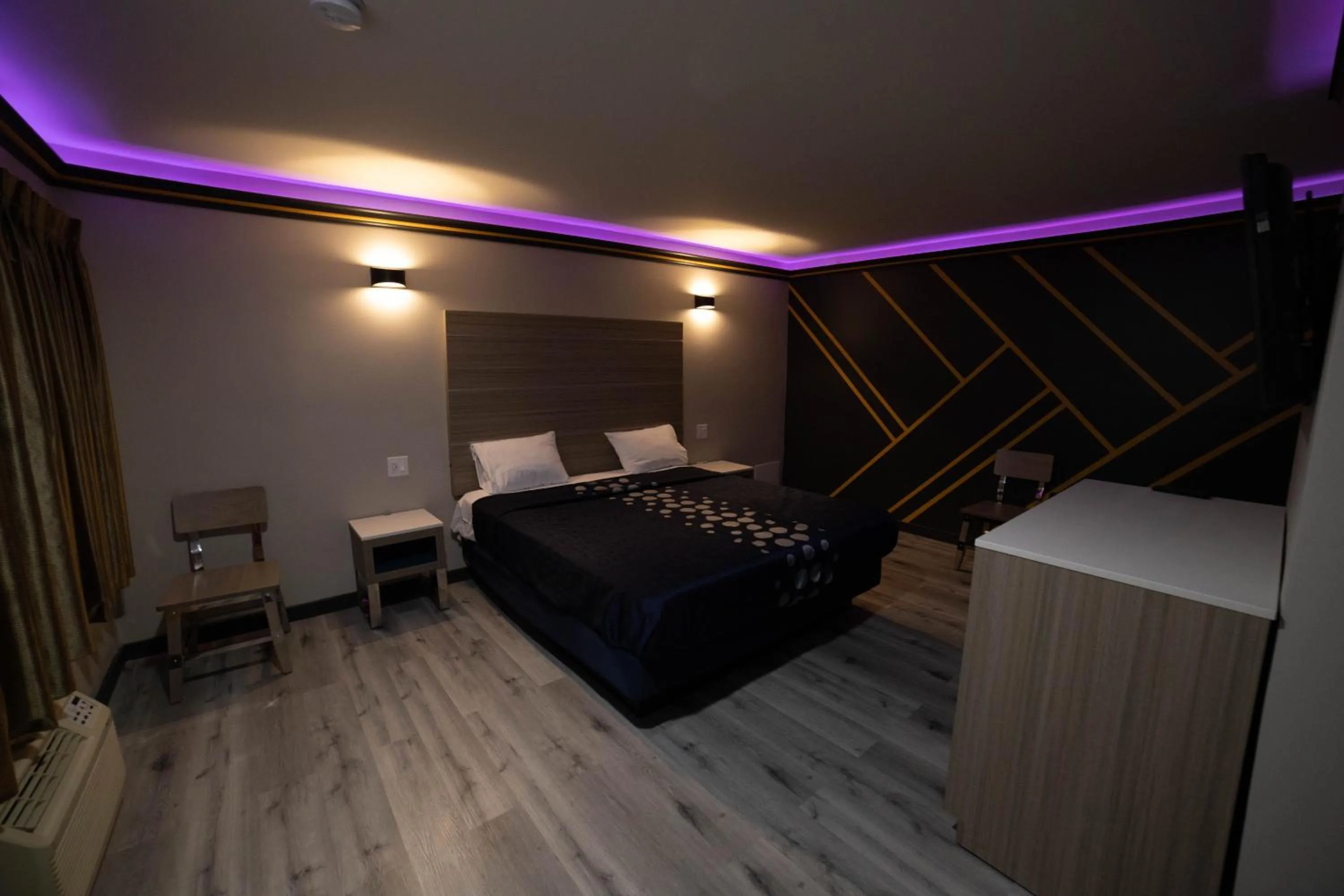 Bedroom, Bed in Artesia Motor Inn