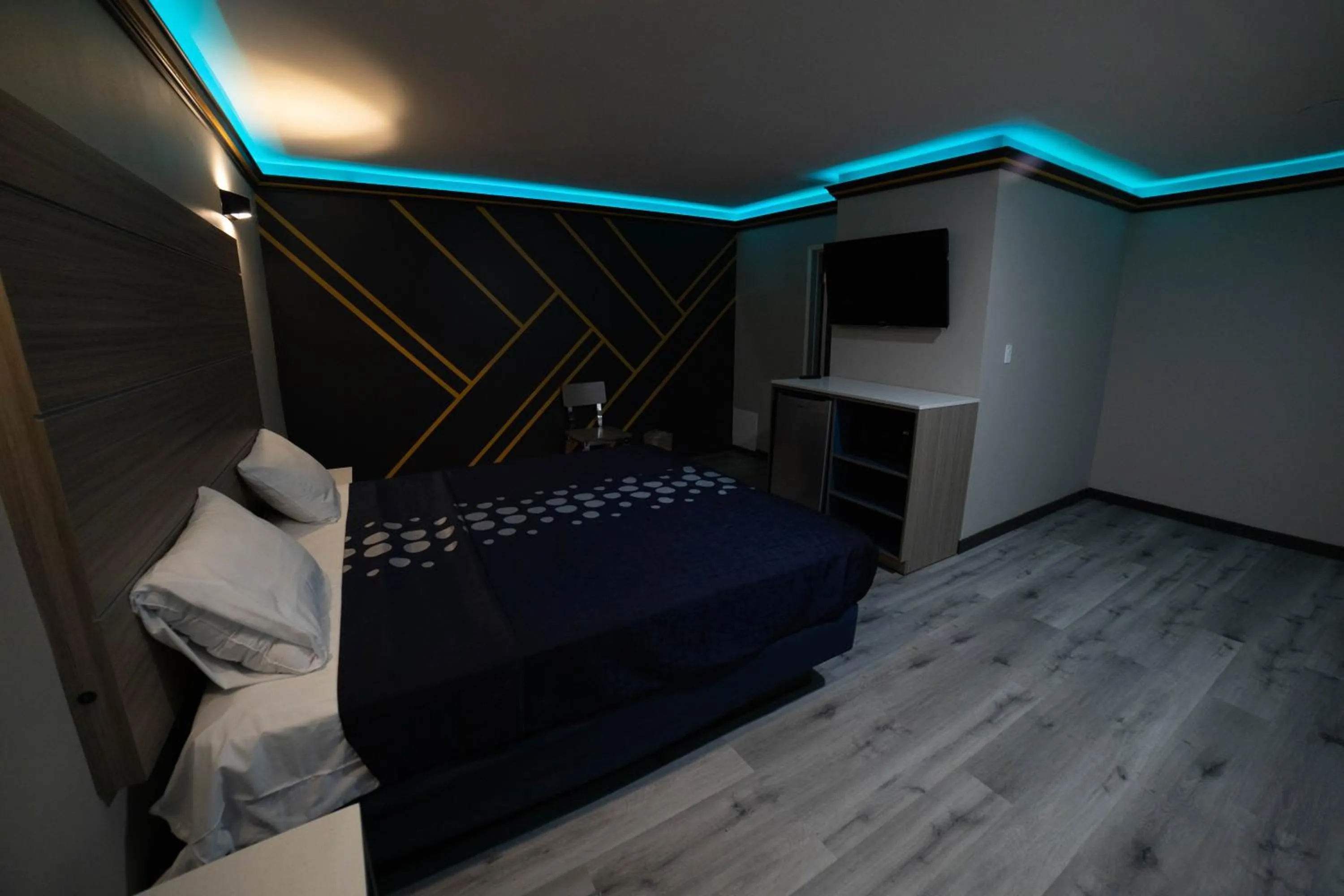 Photo of the whole room, Bed in Artesia Motor Inn