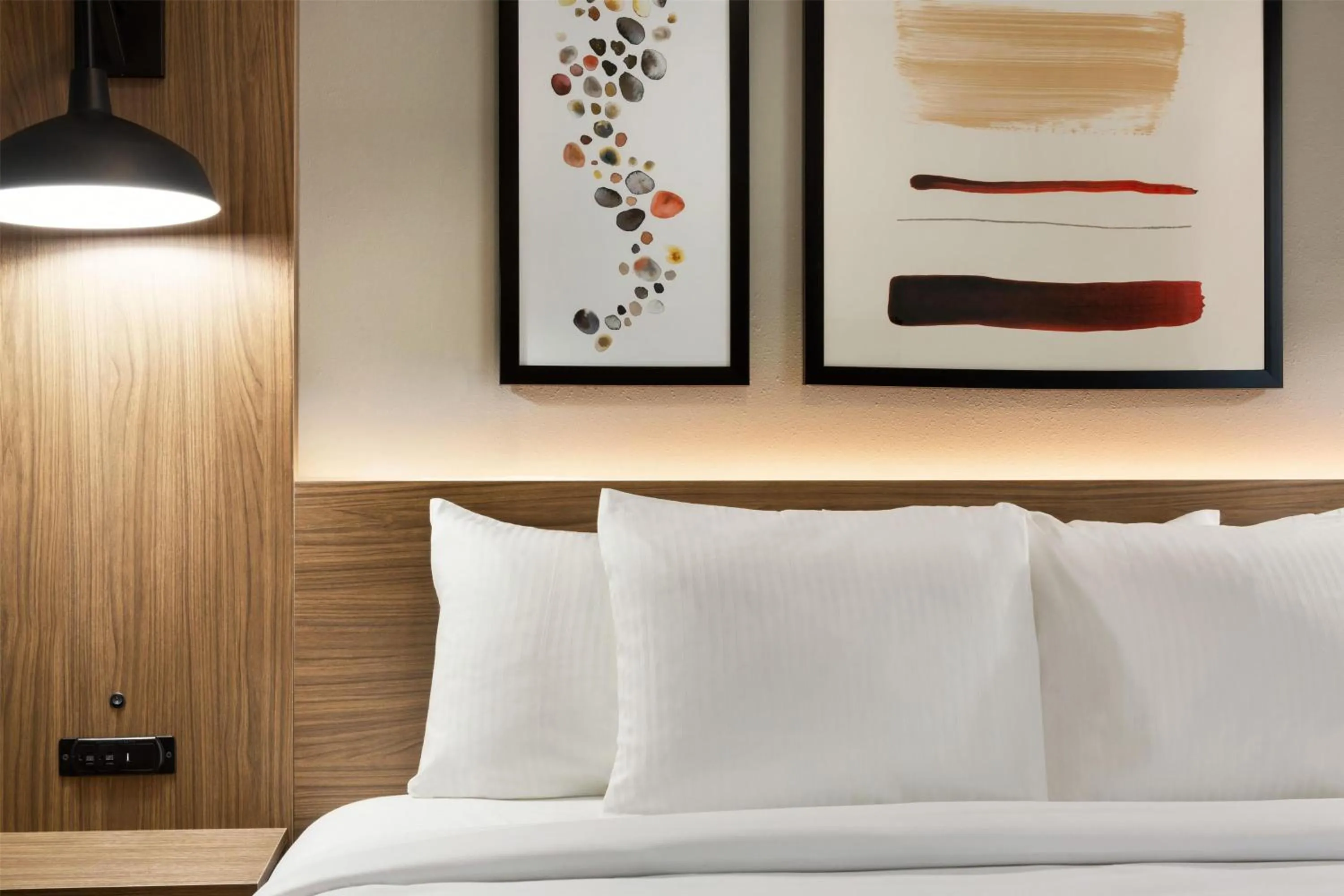 Photo of the whole room, Bed in La Quinta Inn & Suites by Wyndham Mount Laurel Moorestown