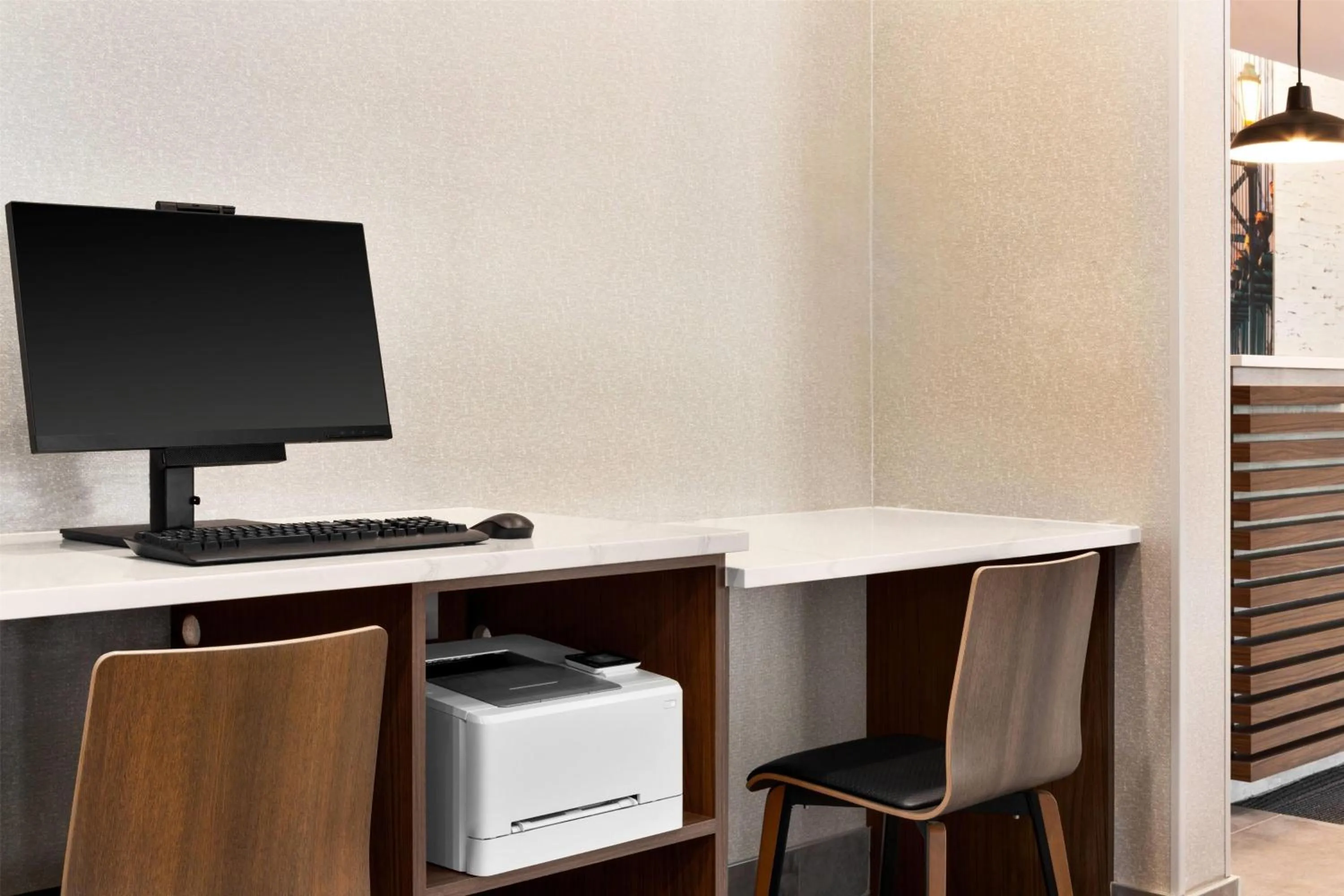 Business facilities in La Quinta Inn & Suites by Wyndham Mount Laurel Moorestown