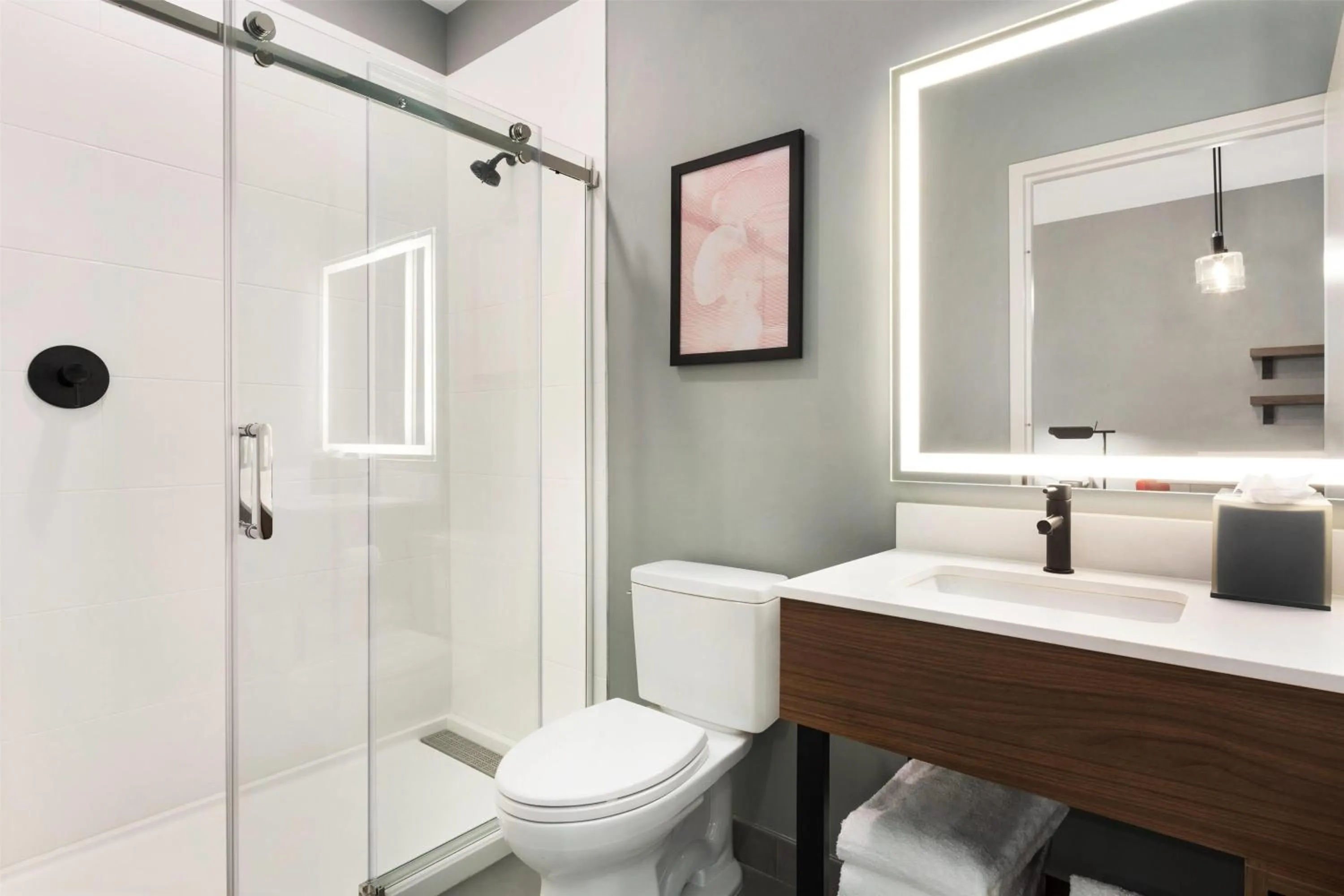 Bathroom in La Quinta Inn & Suites by Wyndham Mount Laurel Moorestown