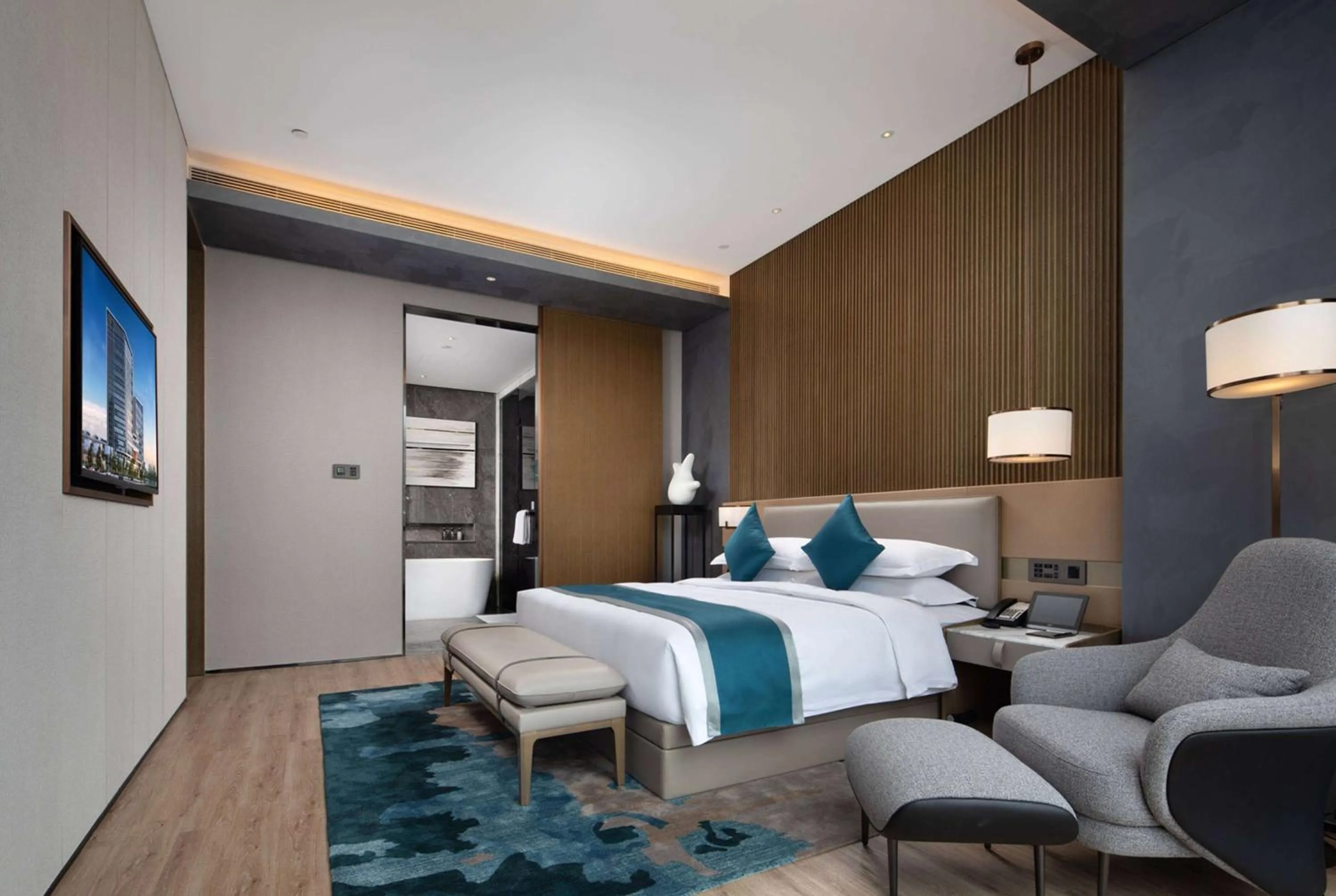 Photo of the whole room, Bed in Wyndham Garden Shenzhen Longhua