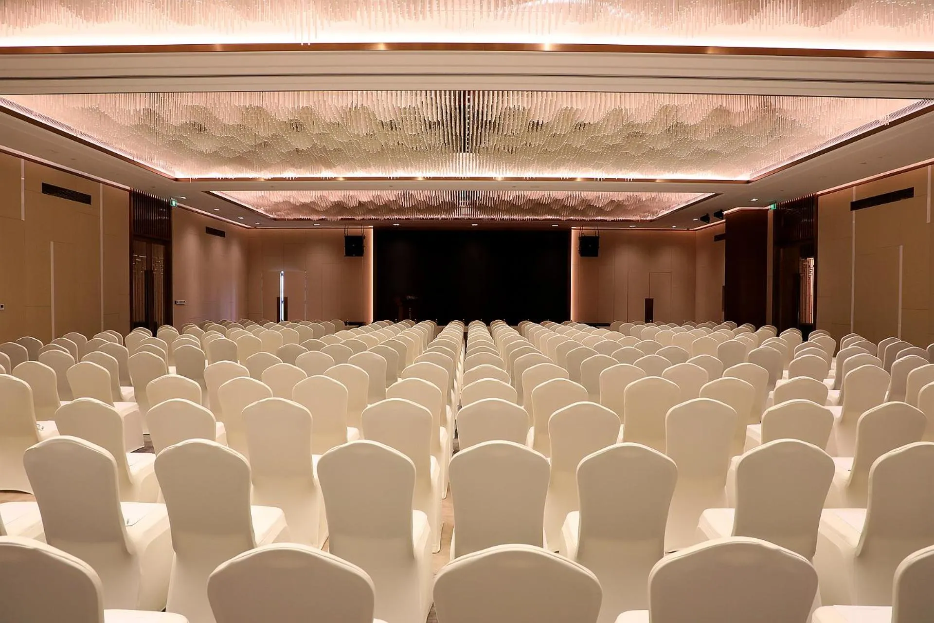 Meeting/conference room in Wyndham Garden Shenzhen Longhua