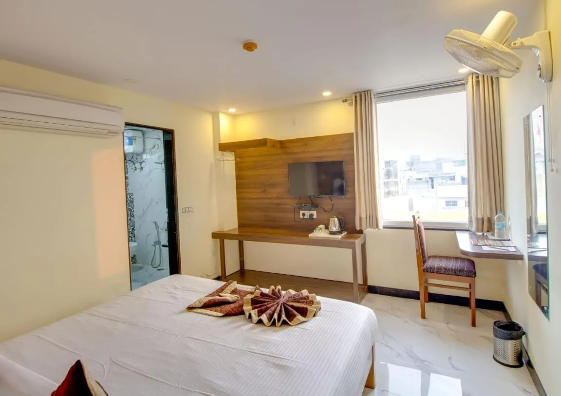 Bed in Jasoda Heritage Hotel Near Hawa Mahal