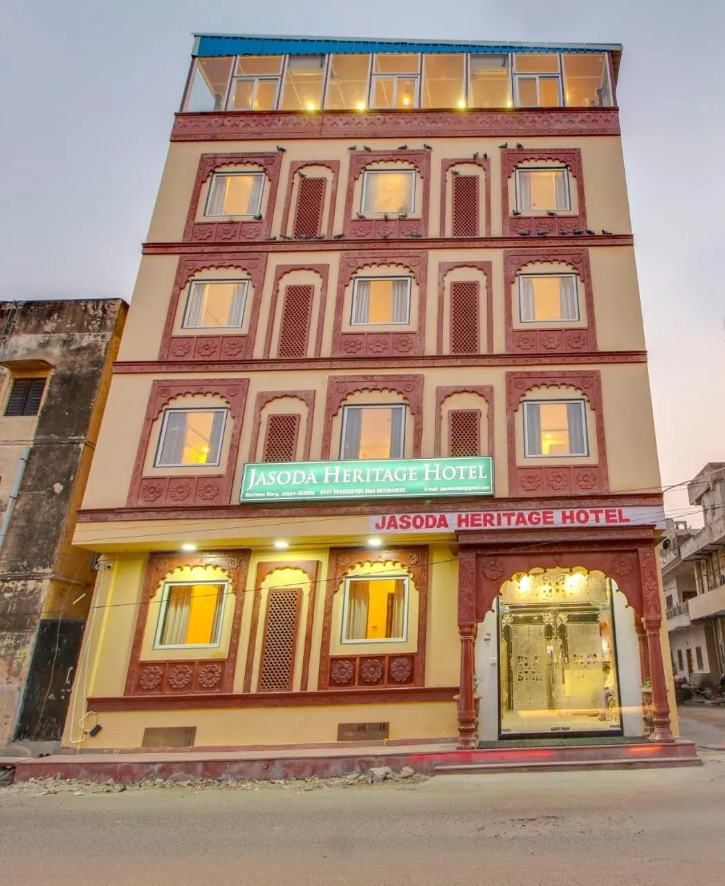 Property building in Jasoda Heritage Hotel Near Hawa Mahal