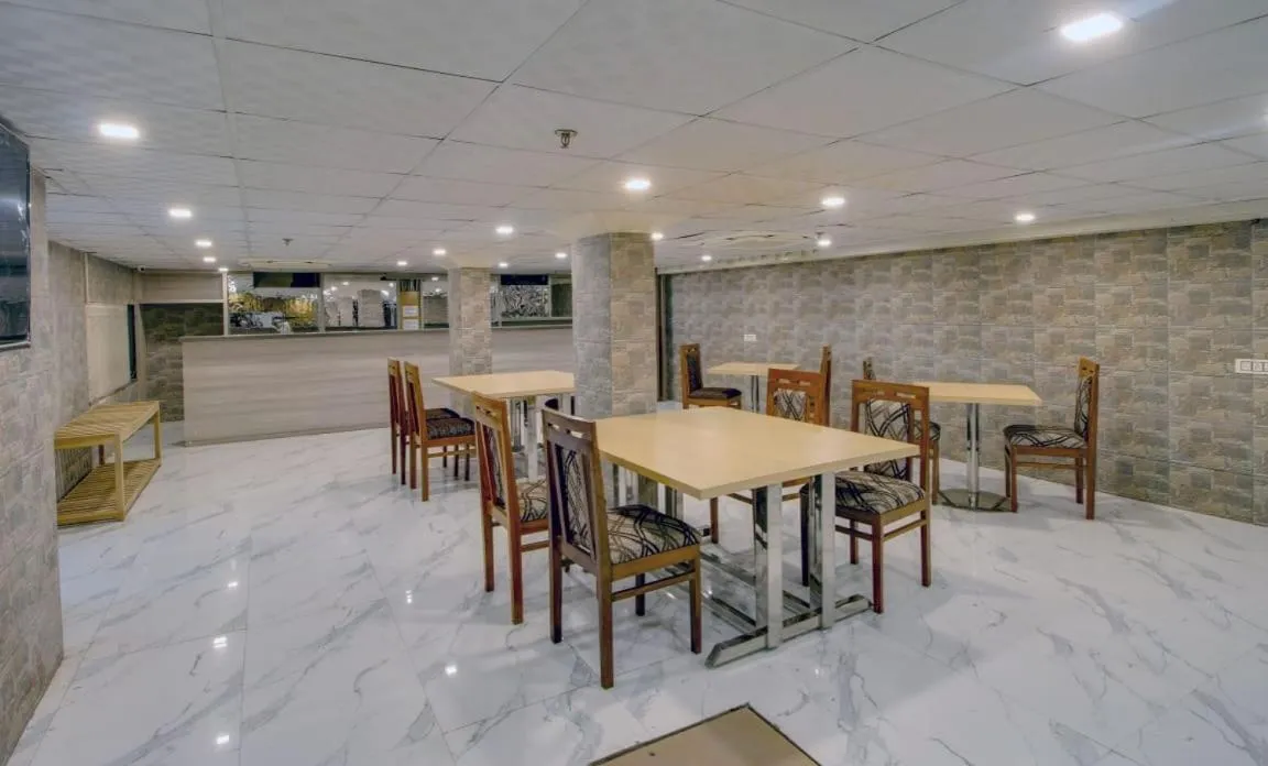 Restaurant/places to eat in Jasoda Heritage Hotel Near Hawa Mahal