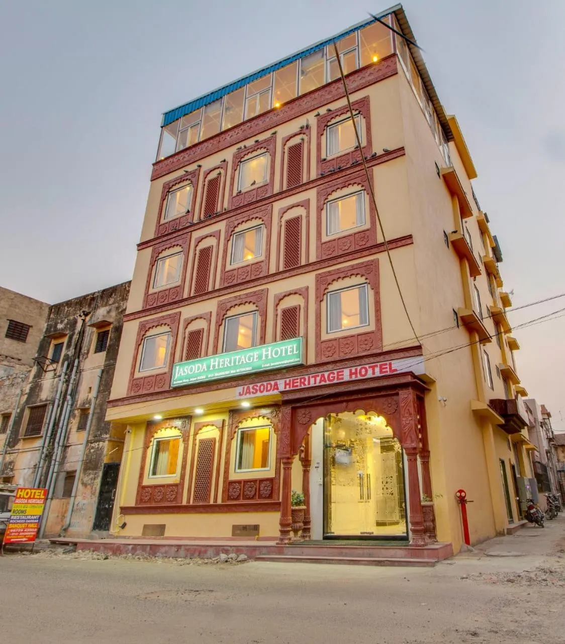 Property building in Jasoda Heritage Hotel Near Hawa Mahal