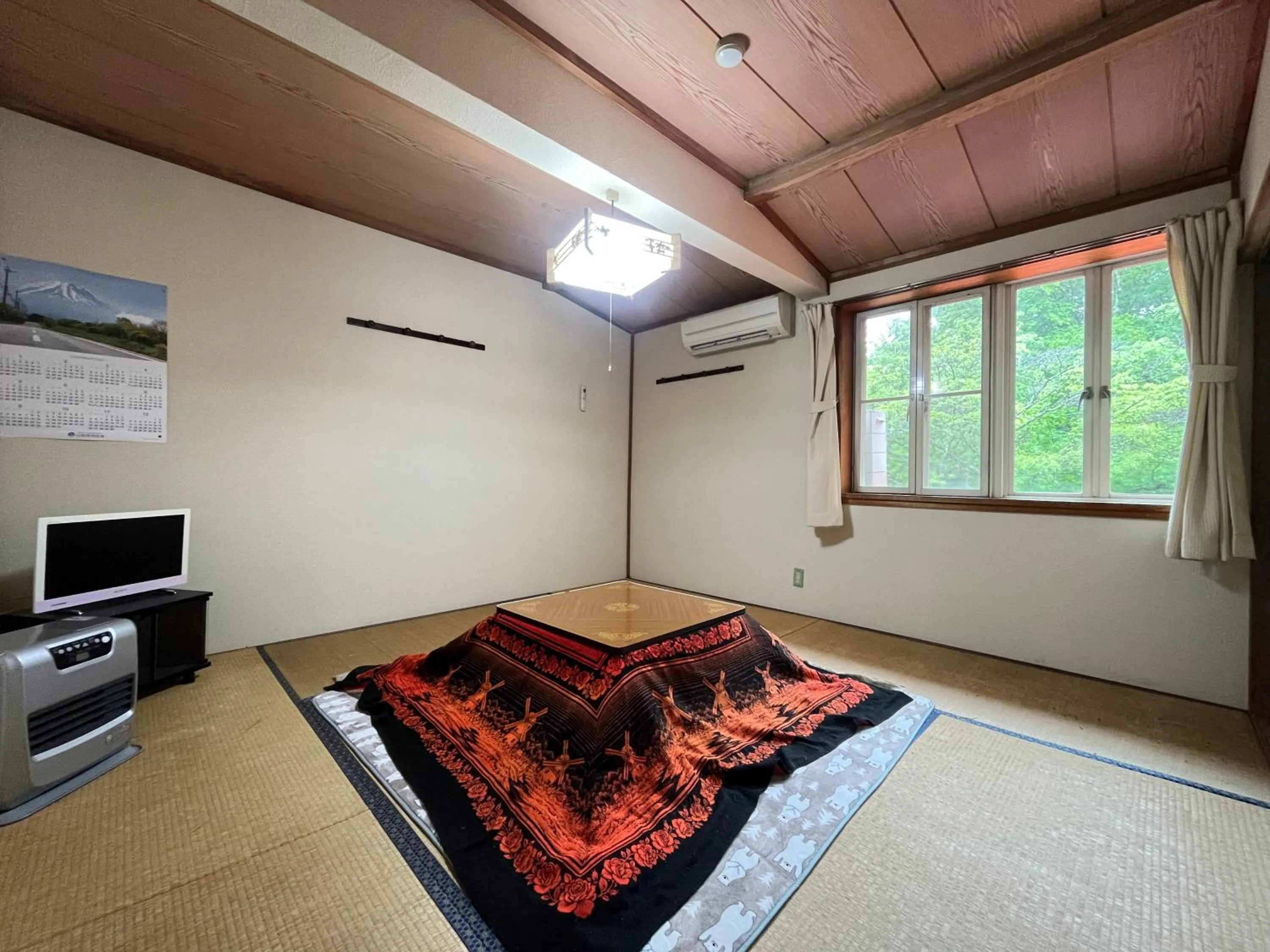 Photo of the whole room, Bed in Narusawaso