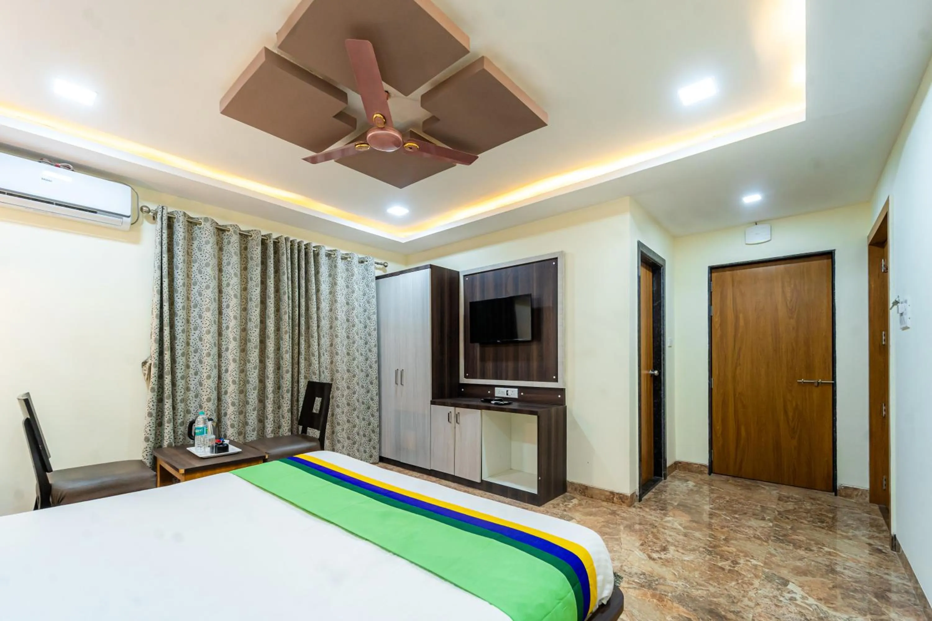 Bedroom in Treebo Seven Days, Mahabaleshwar