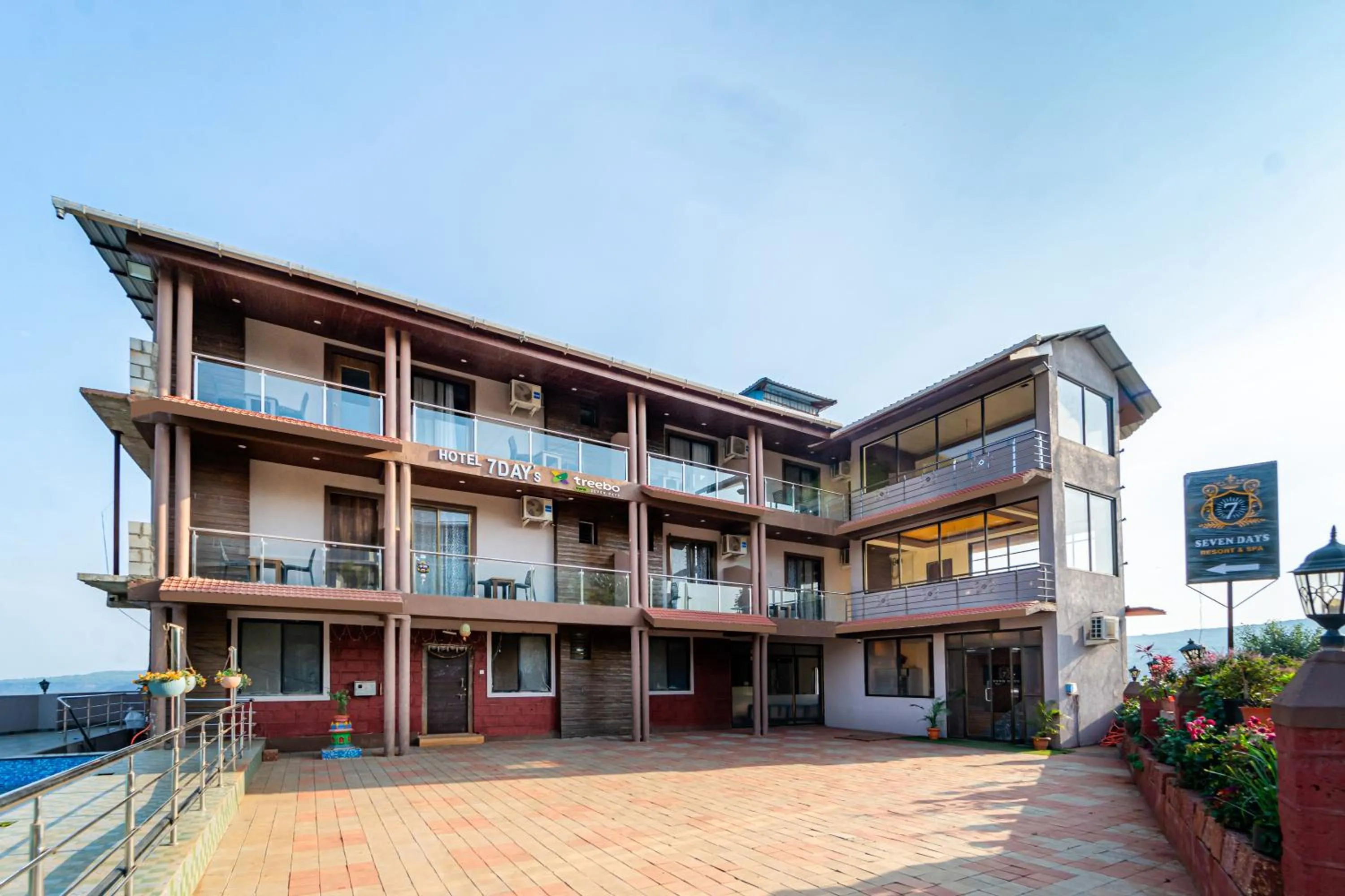 Facade/entrance in Treebo Seven Days, Mahabaleshwar
