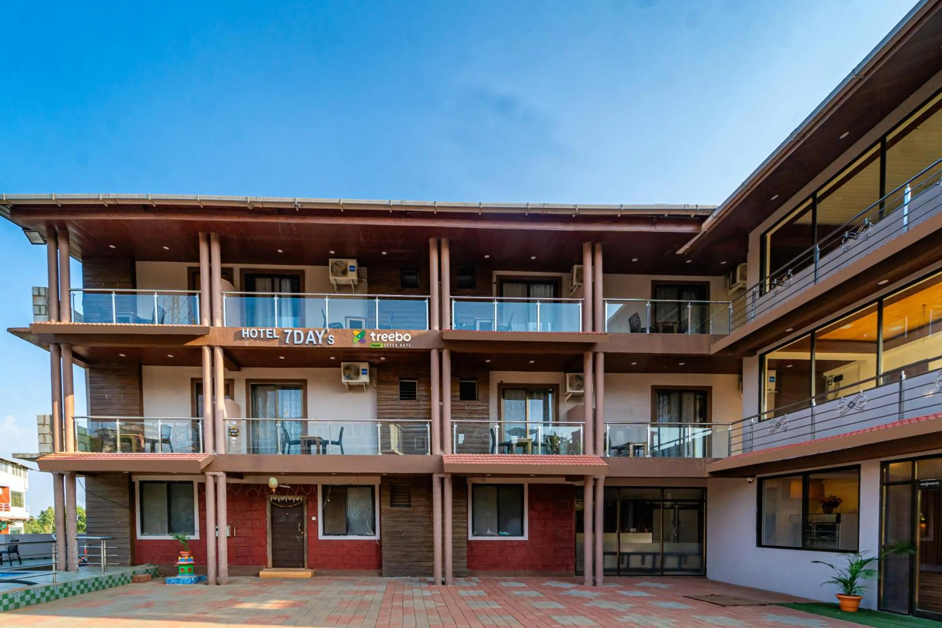 Facade/entrance in Treebo Seven Days, Mahabaleshwar