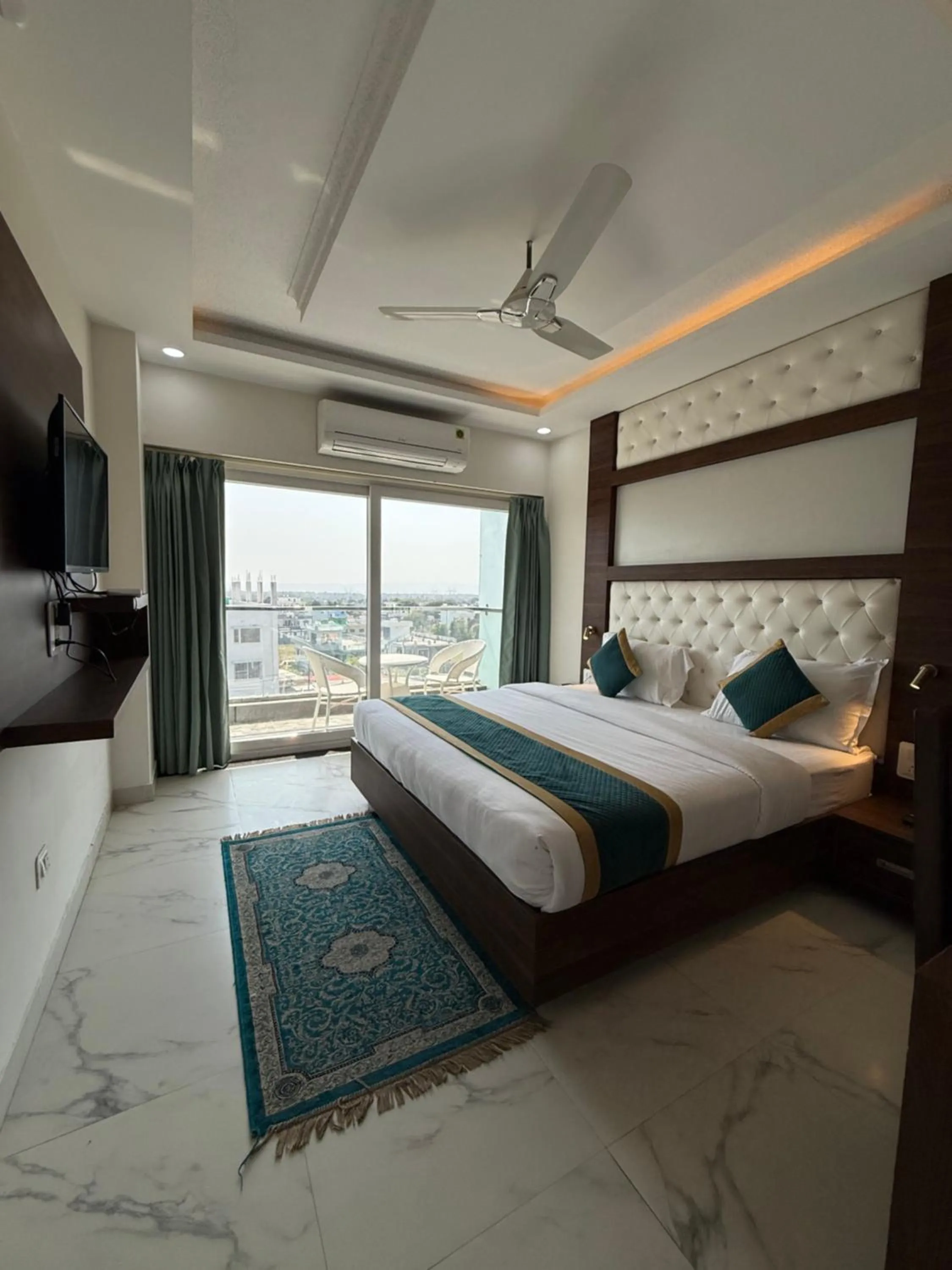 Bed in Hotel 7 Heaven