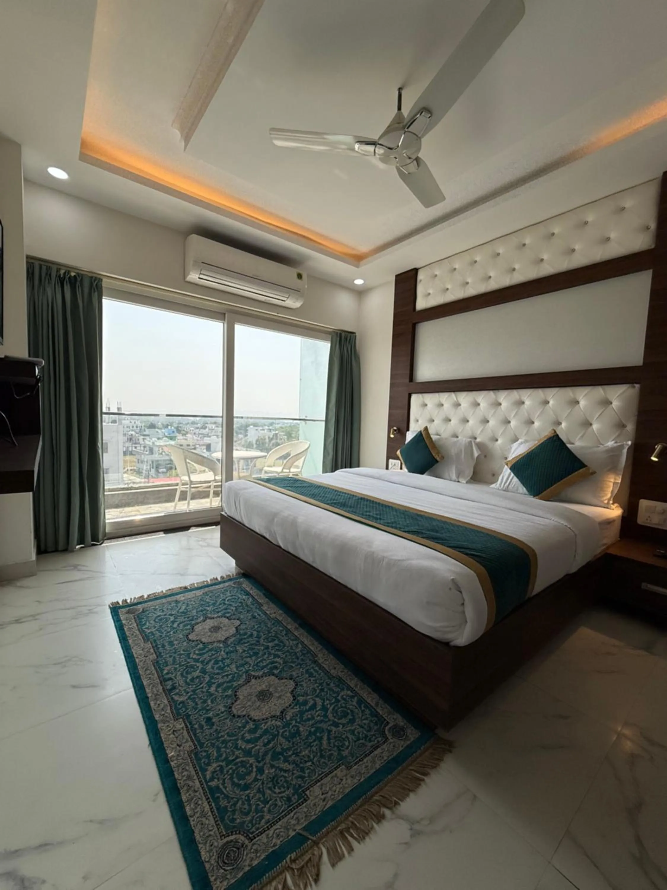 Bed in Hotel 7 Heaven