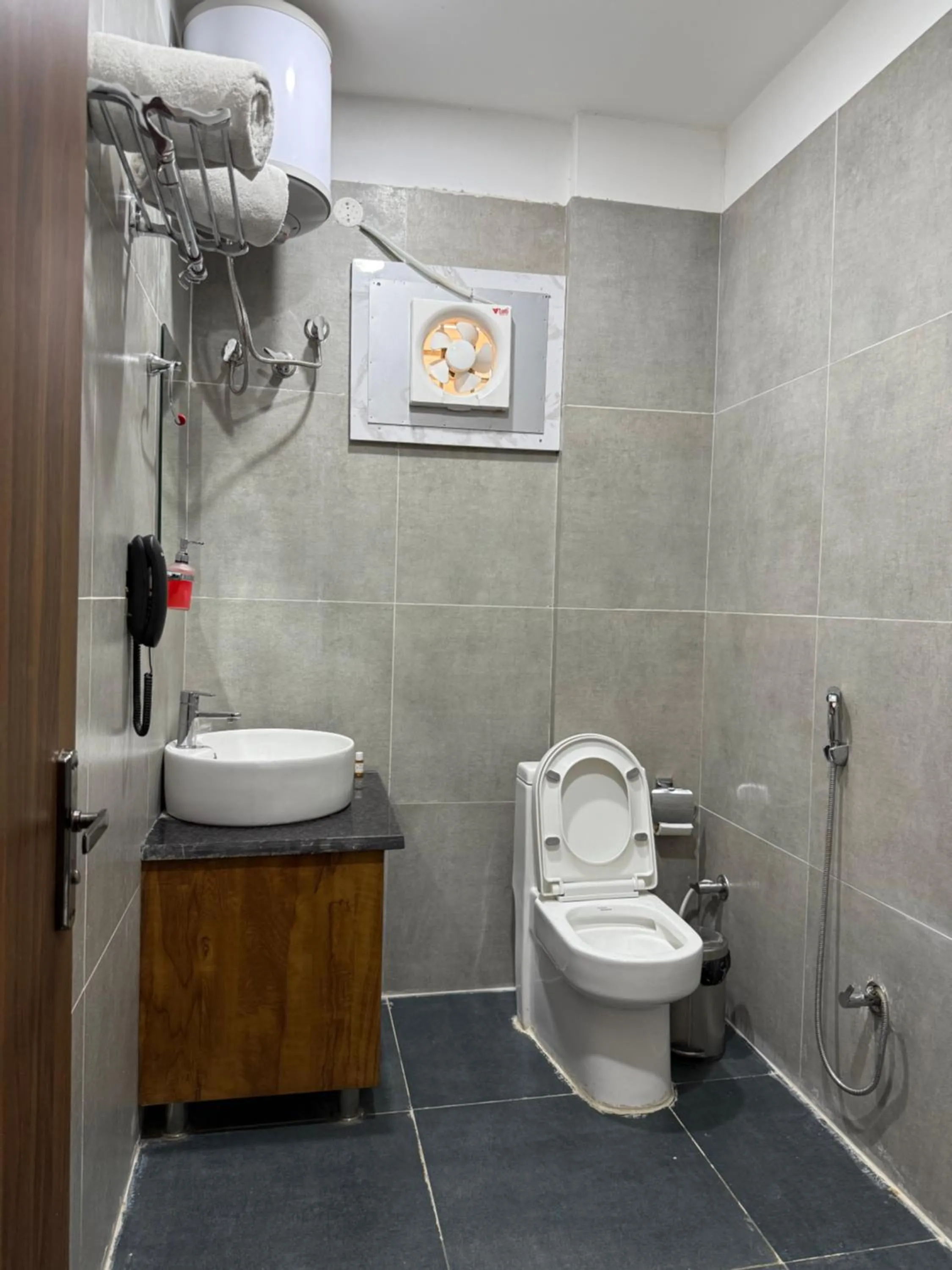 Toilet in Hotel 7 Heaven