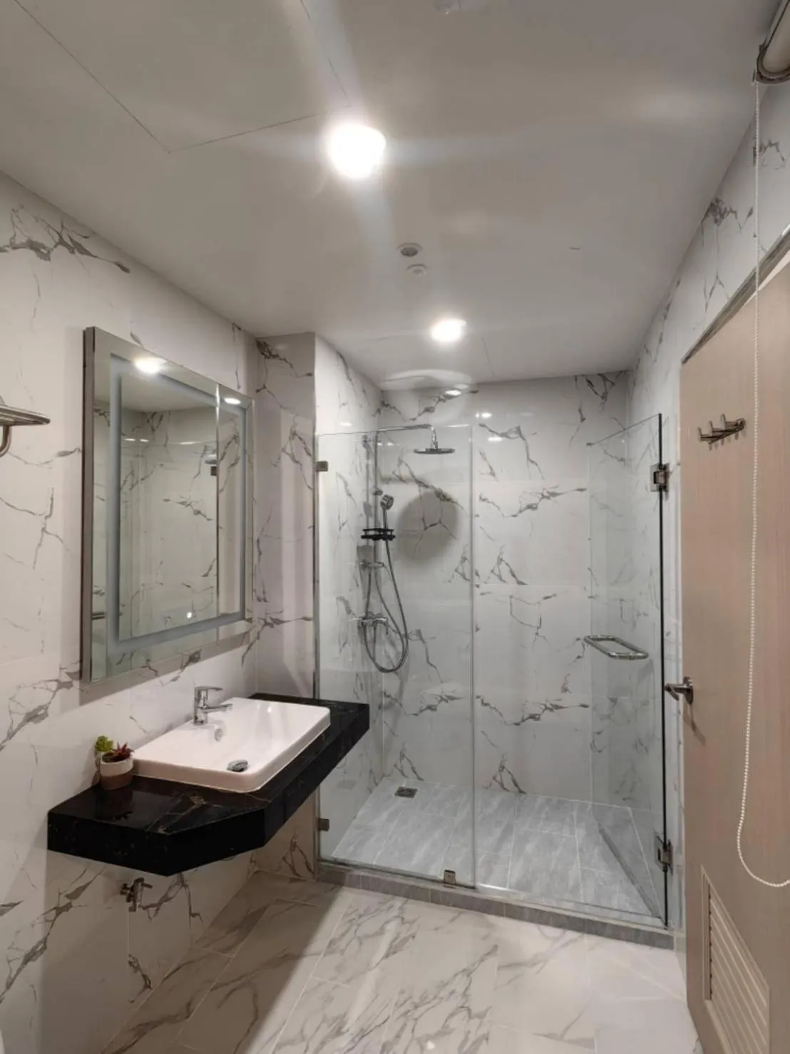 Shower in Chinatown Living Hatyai