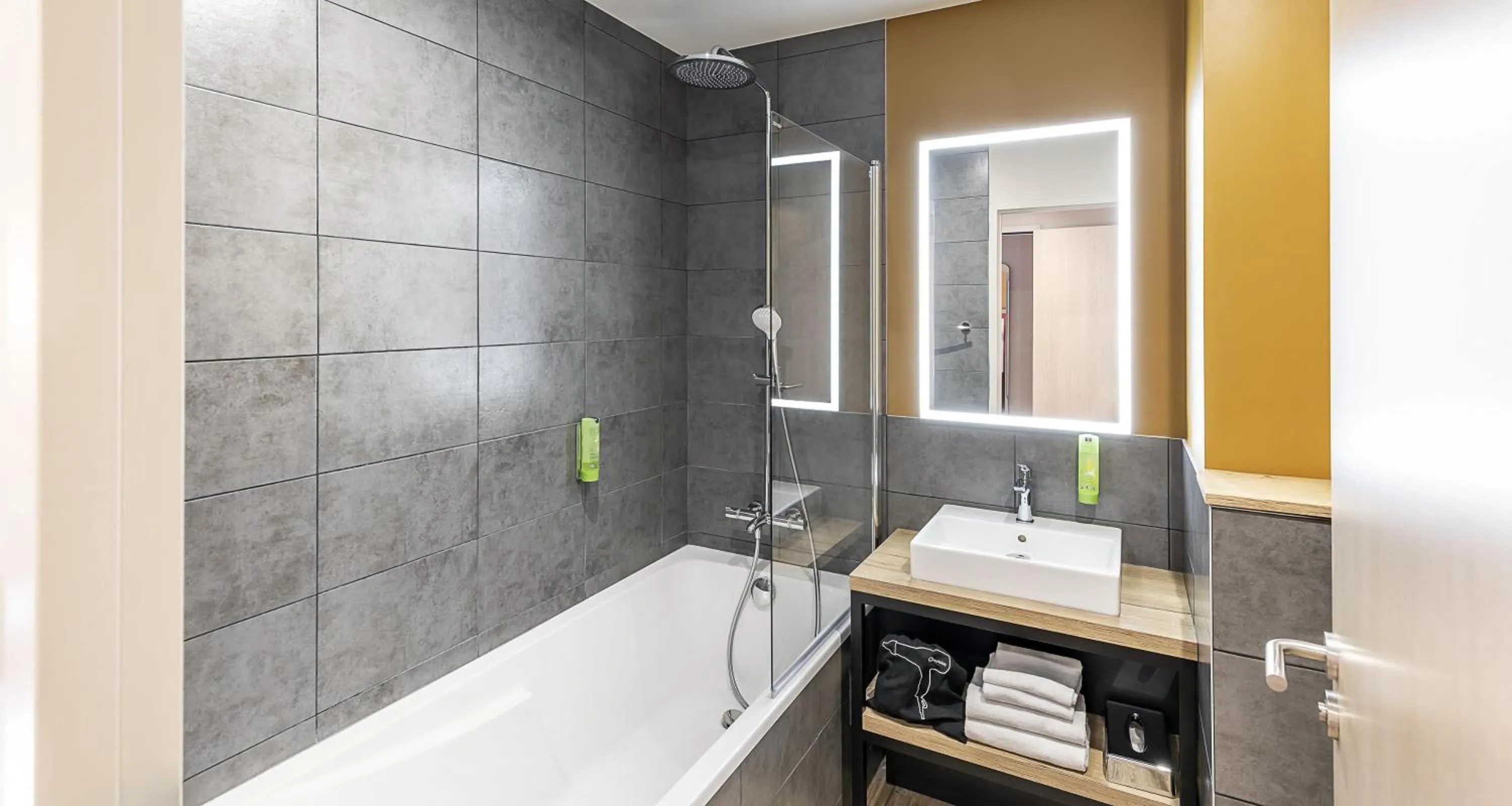 Bathroom in Best Western Coeur de Maurienne Hotel Restaurant & Spa