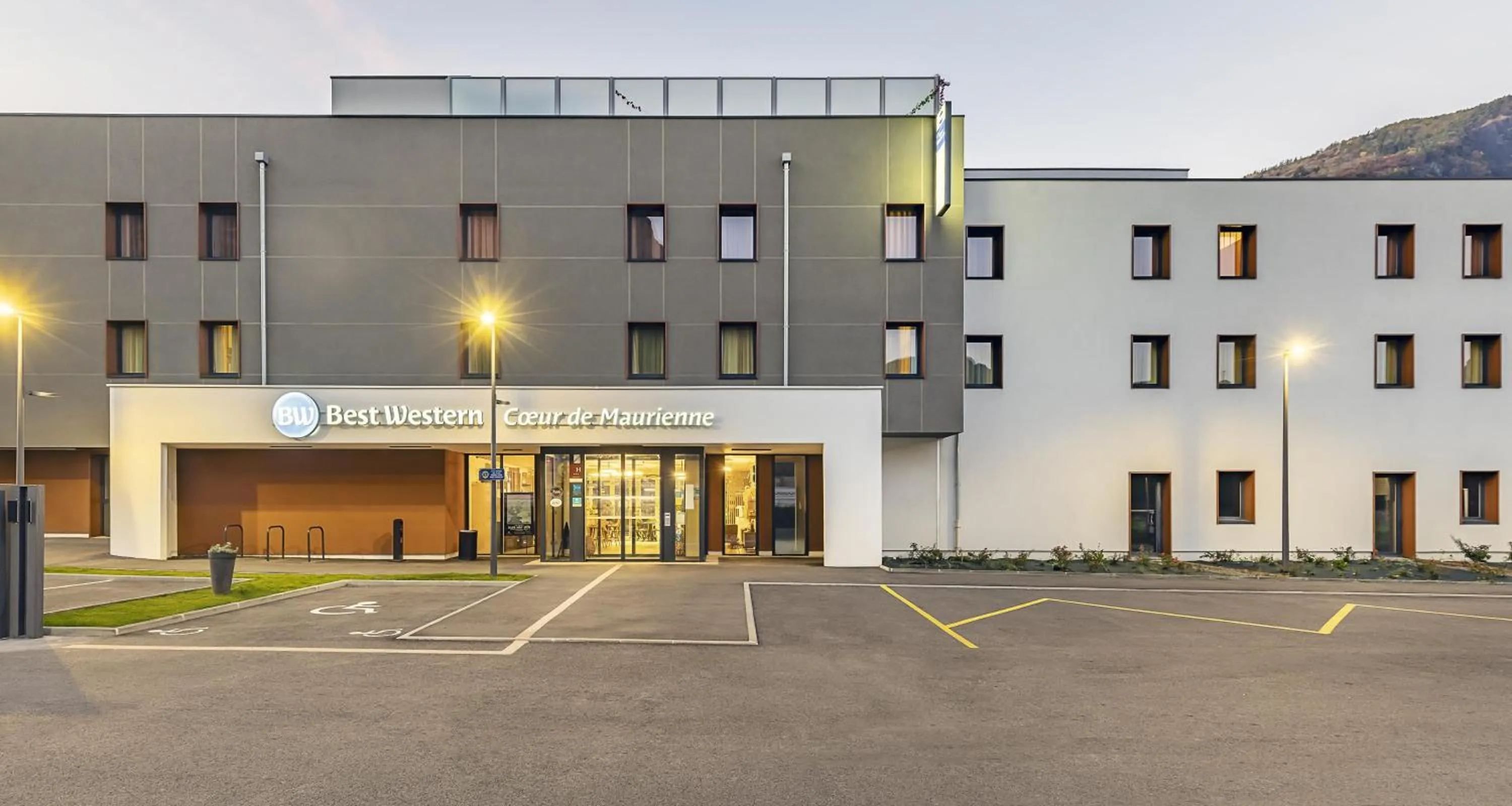 Property building in Best Western Coeur de Maurienne Hotel Restaurant & Spa