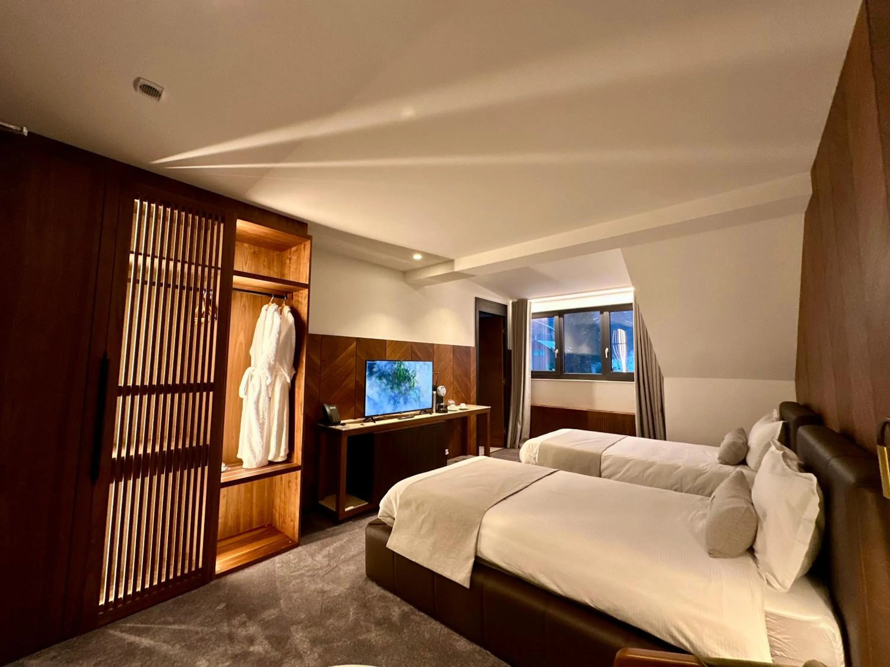 Bed in Hôtel Restaurant & Spa Les Planets