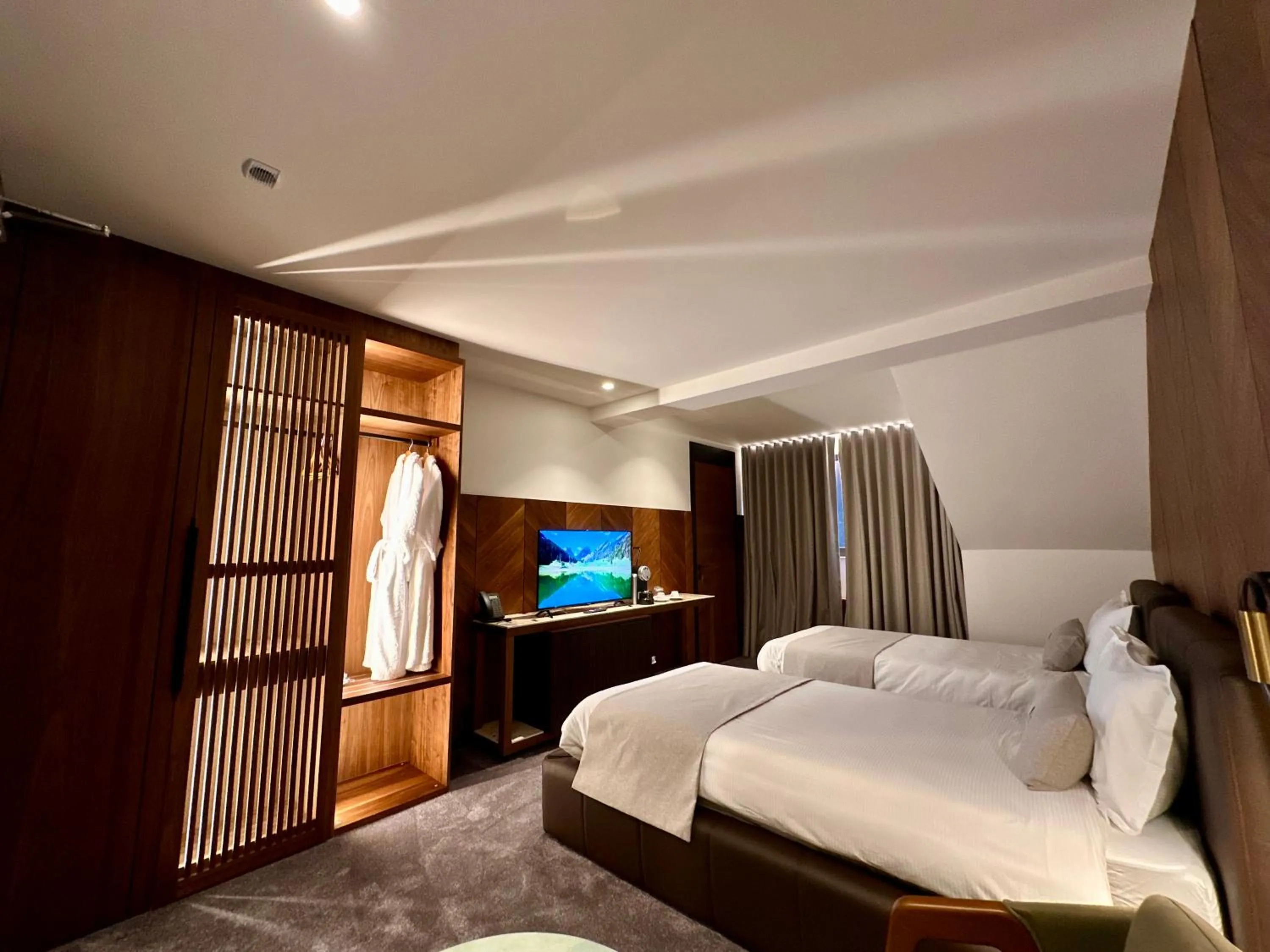 Bed in Hôtel Restaurant & Spa Les Planets