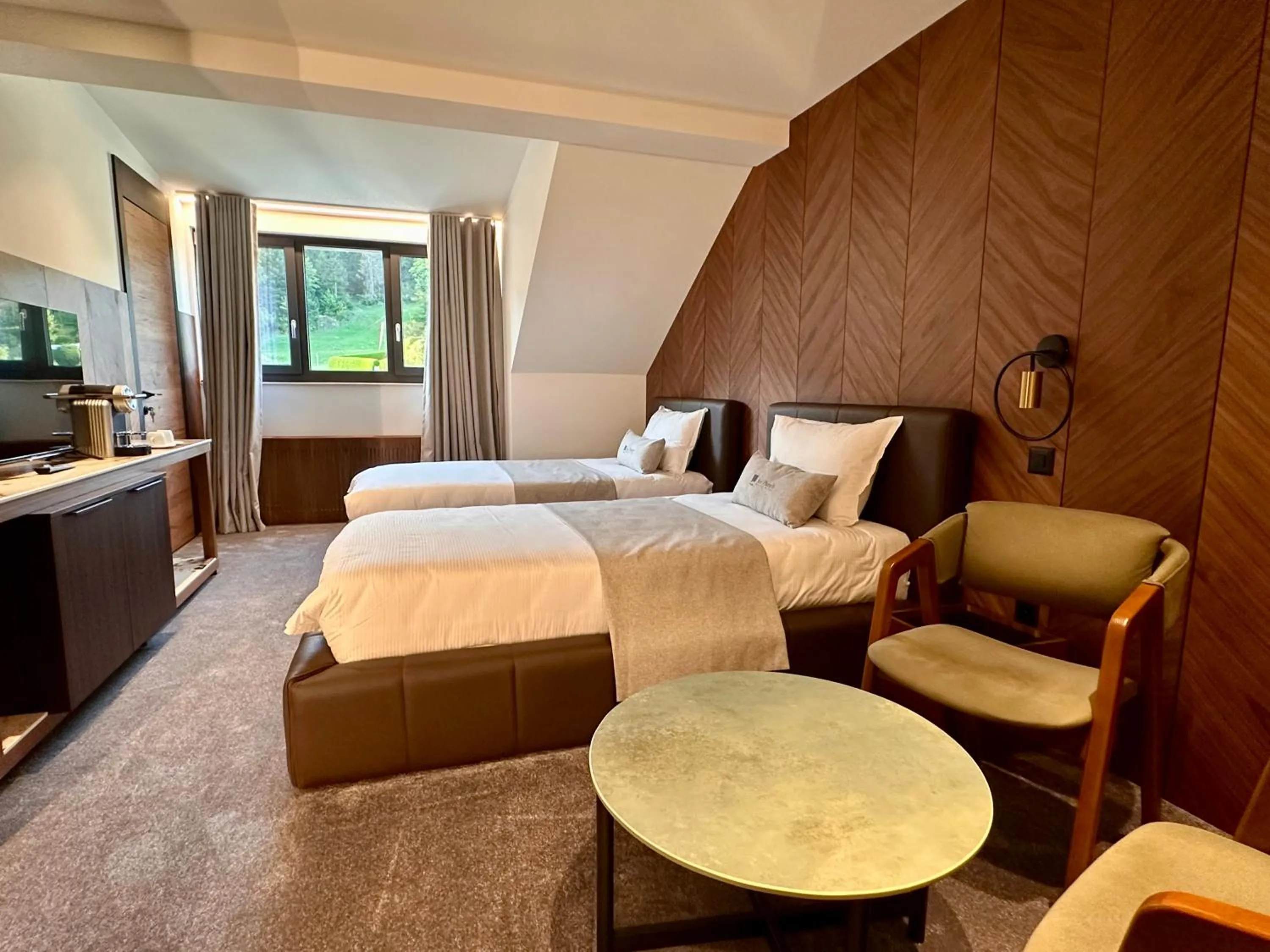 Bed in Hôtel Restaurant & Spa Les Planets