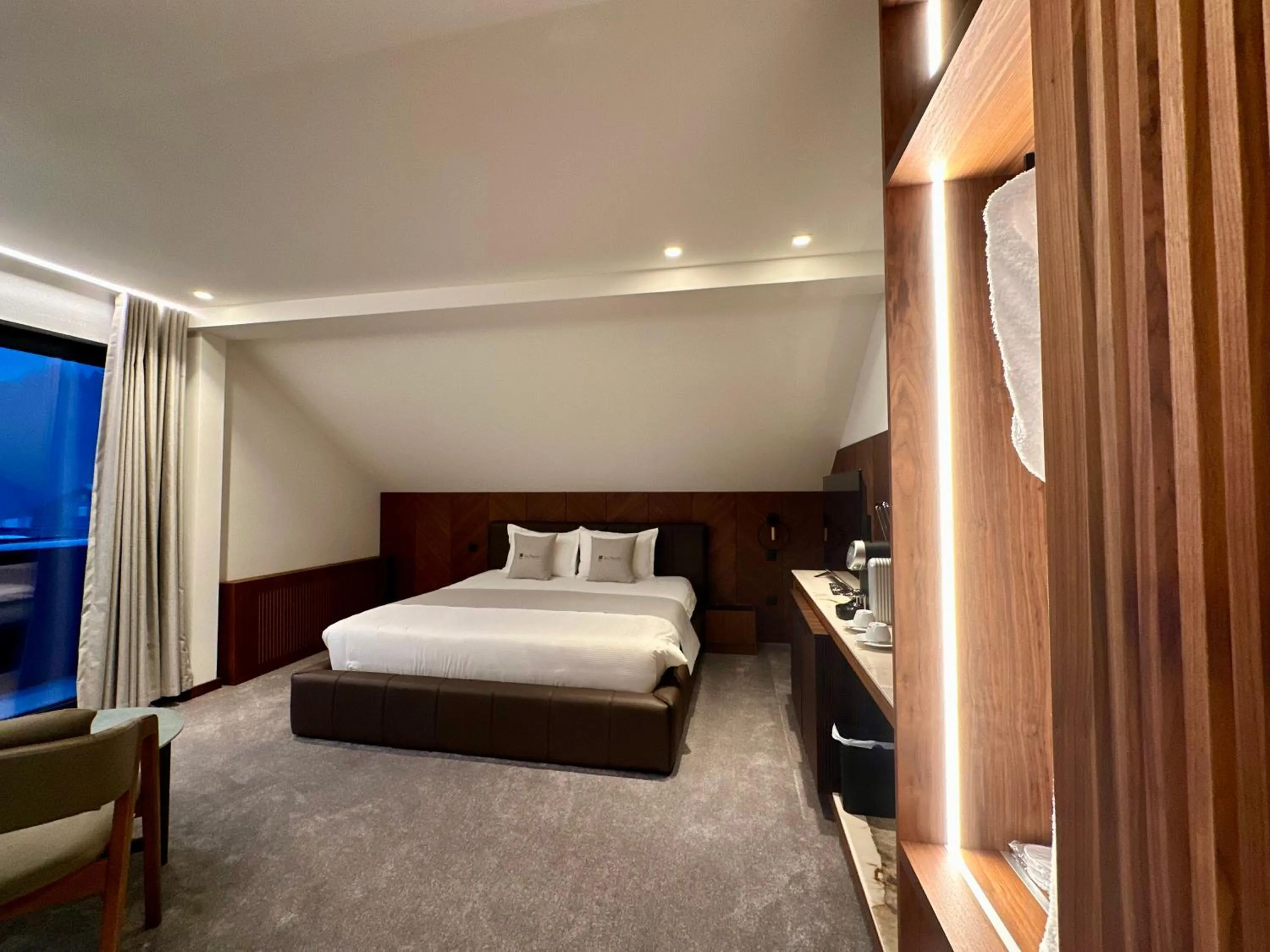 Bed in Hôtel Restaurant & Spa Les Planets