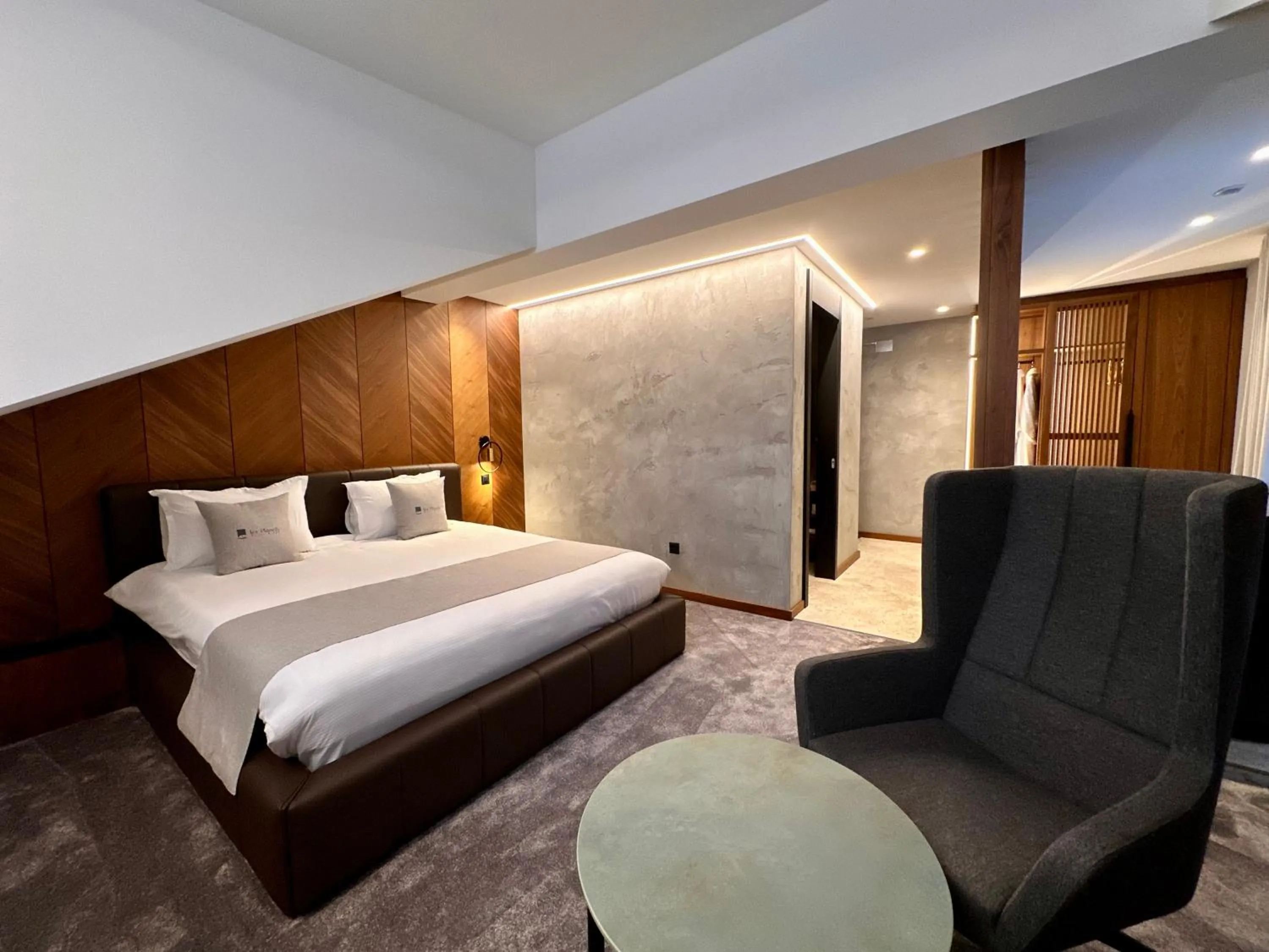 Bed in Hôtel Restaurant & Spa Les Planets