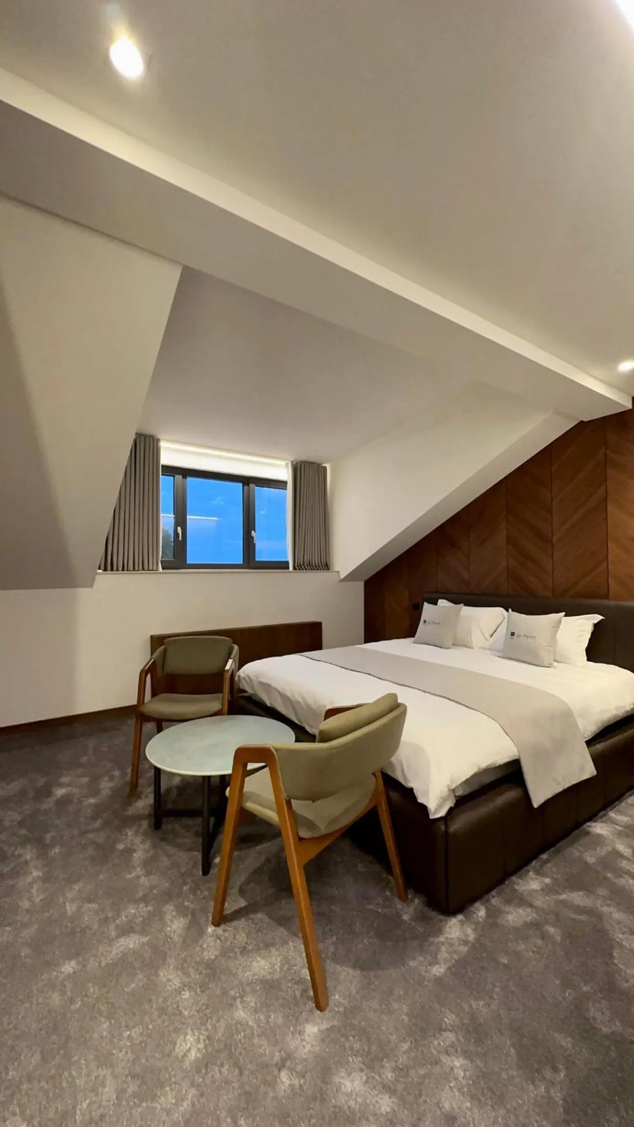 Bed in Hôtel Restaurant & Spa Les Planets