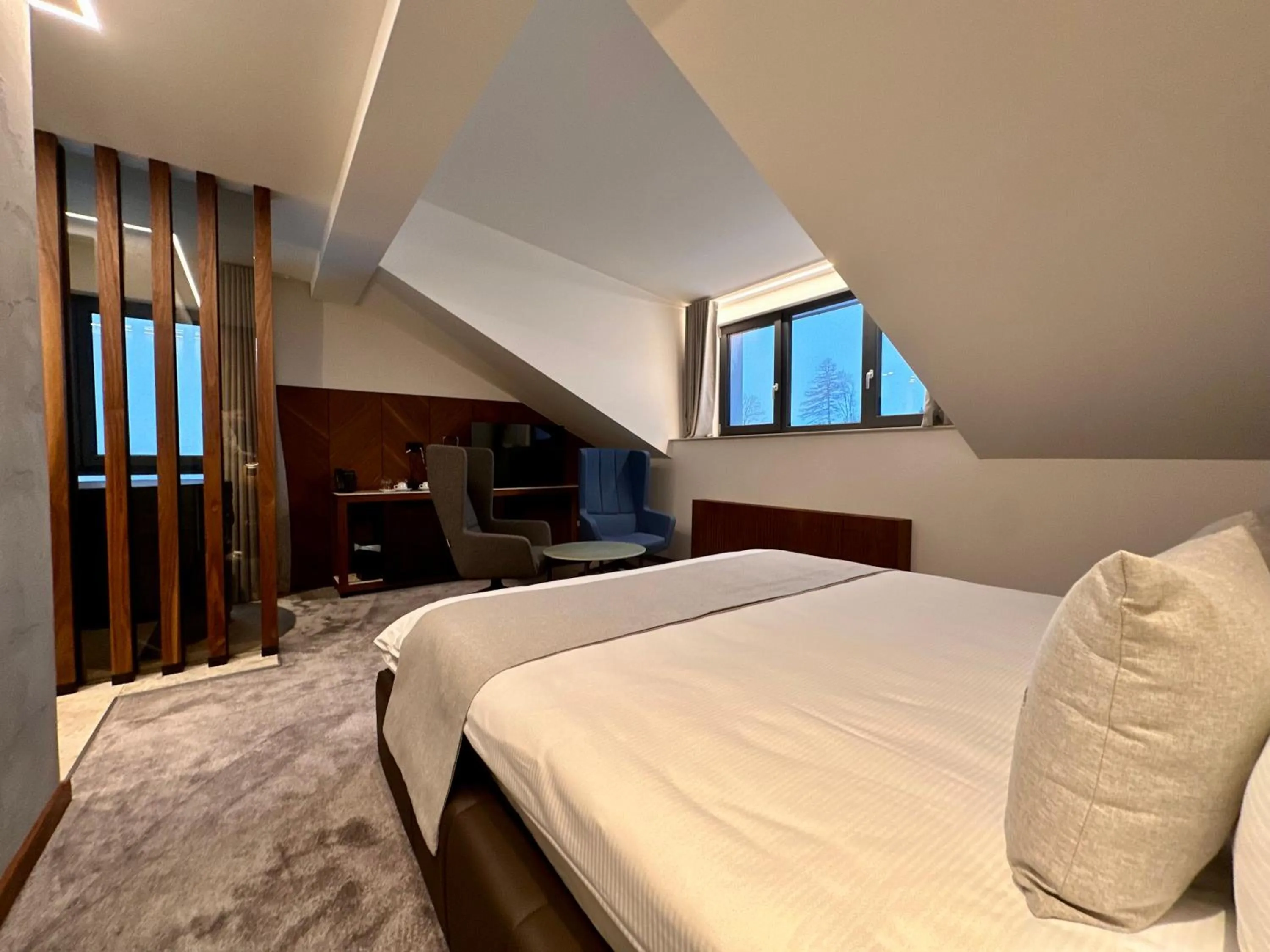 Bed in Hôtel Restaurant & Spa Les Planets