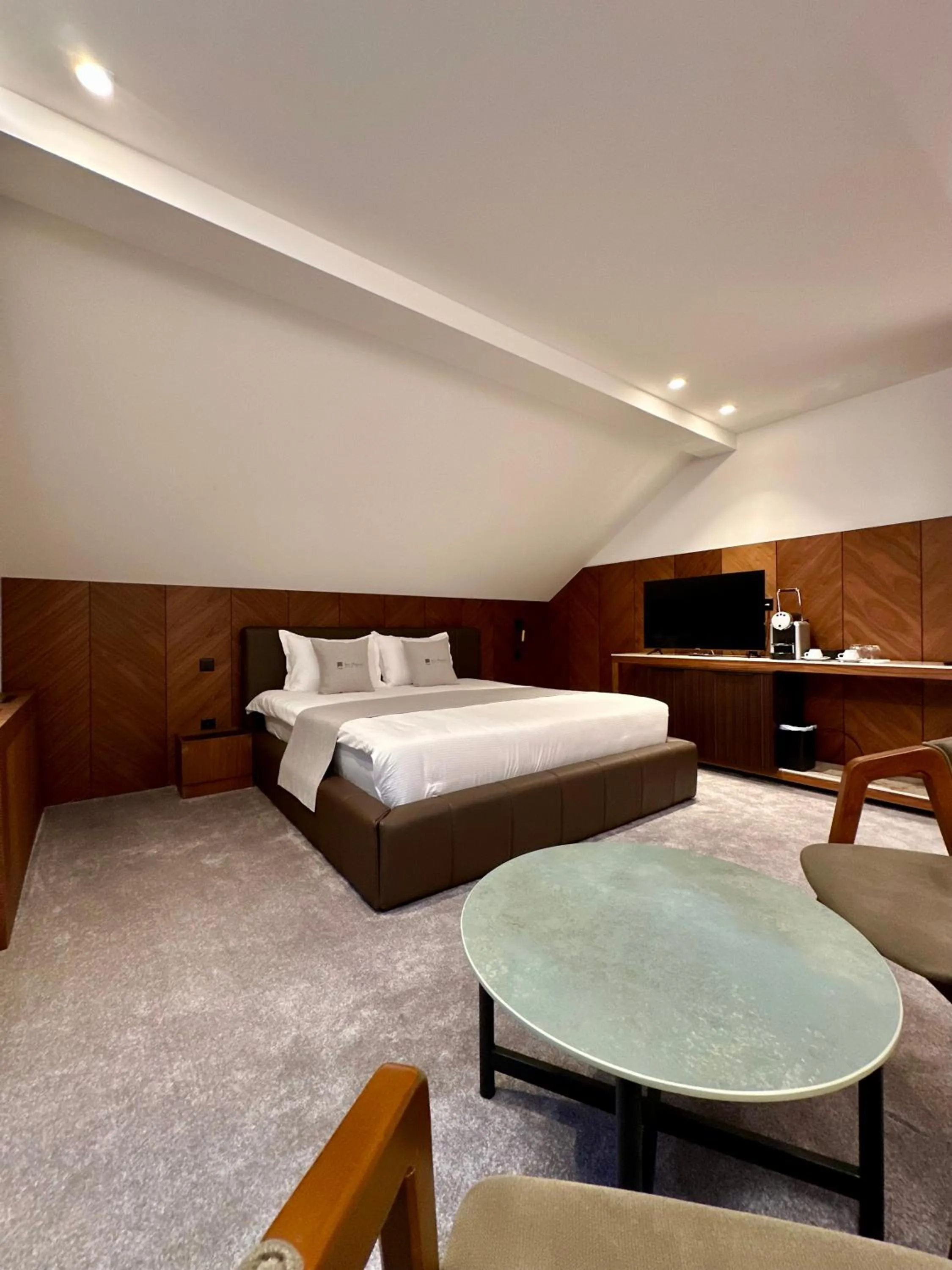 Bed in Hôtel Restaurant & Spa Les Planets