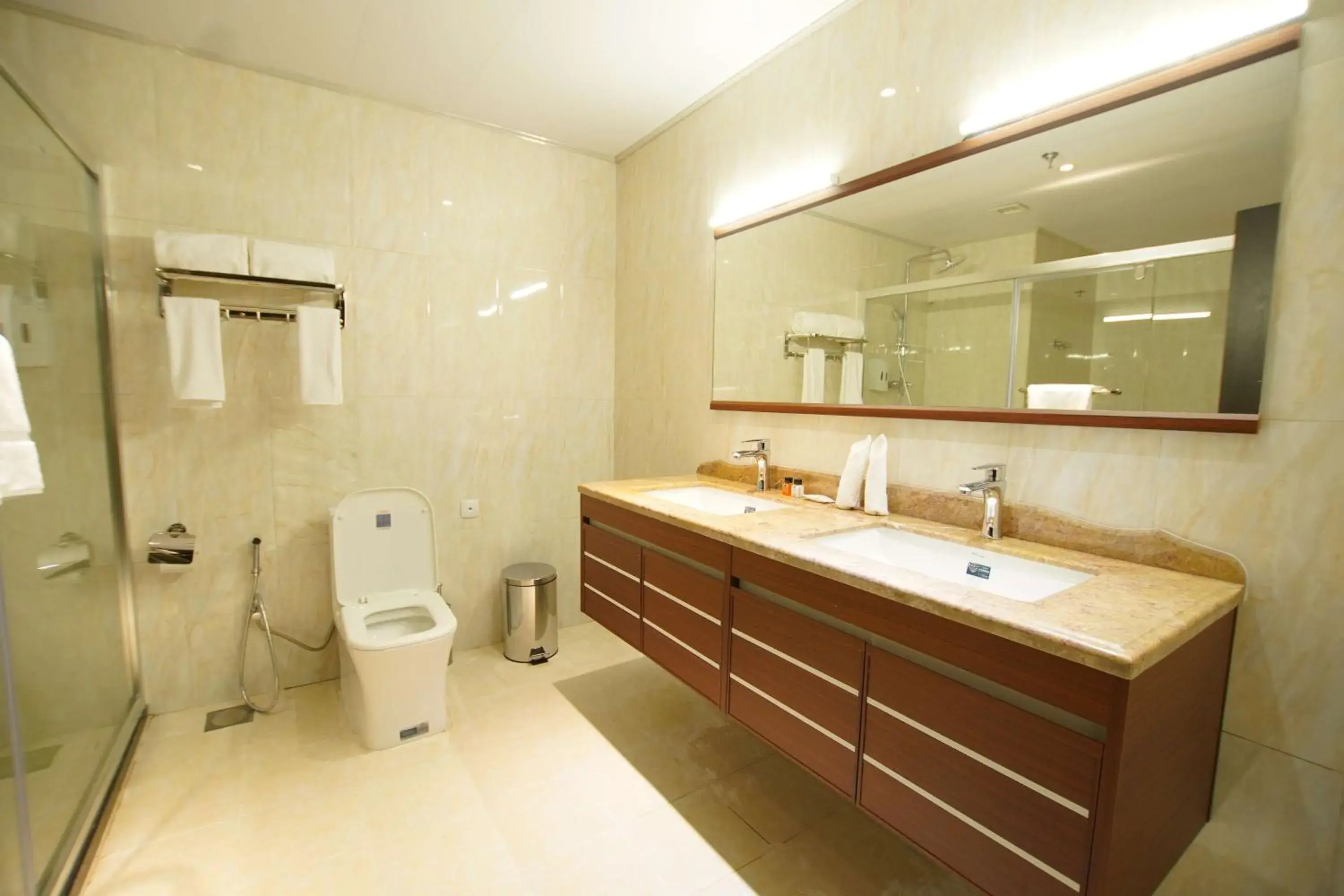 Executive King Room with Balcony - single occupancy - Non-Smoking in Best Western Premier Dynasty Executive King Room with Balcony - single occupancy - Non-Smoking in Best Western Premier Dynasty