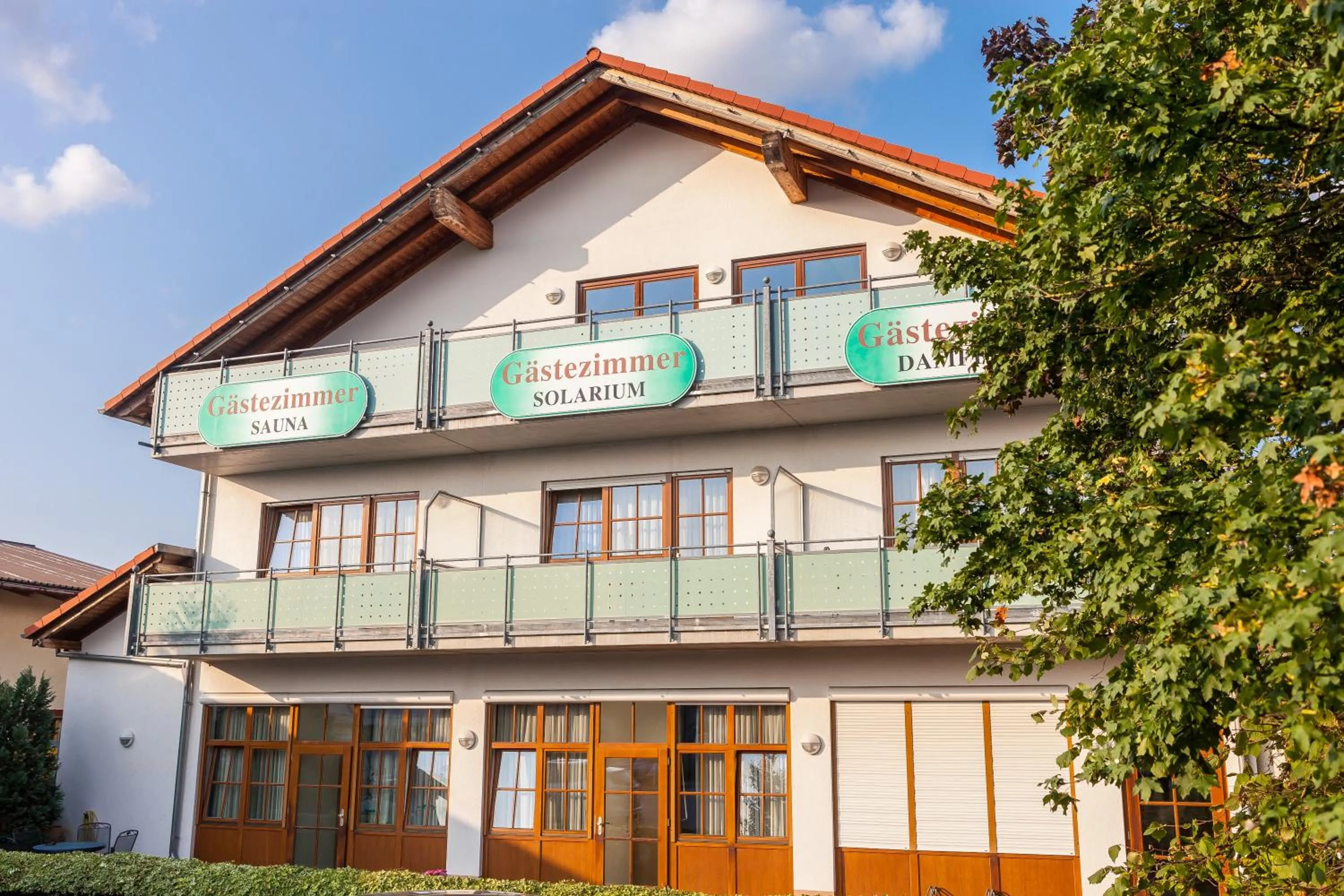 Facade/entrance in Tonis Tenne