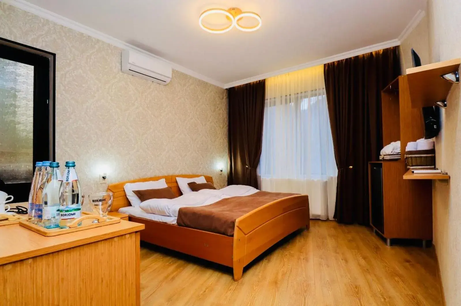 Double Room with Balcony in Hotel Evergreen Double Room with Balcony in Hotel Evergreen