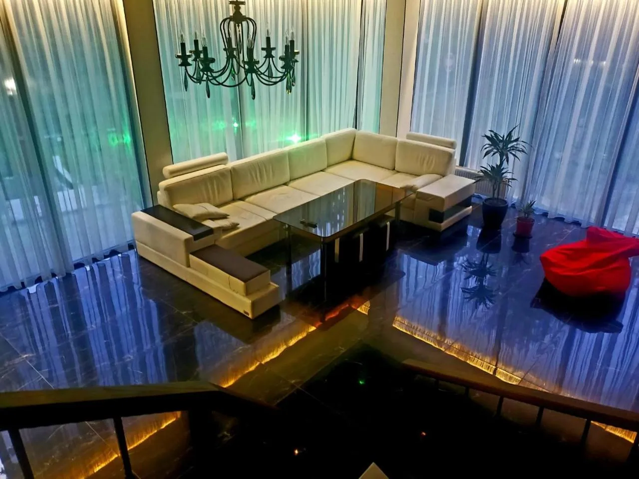 Communal lounge/ TV room in Hotel Evergreen