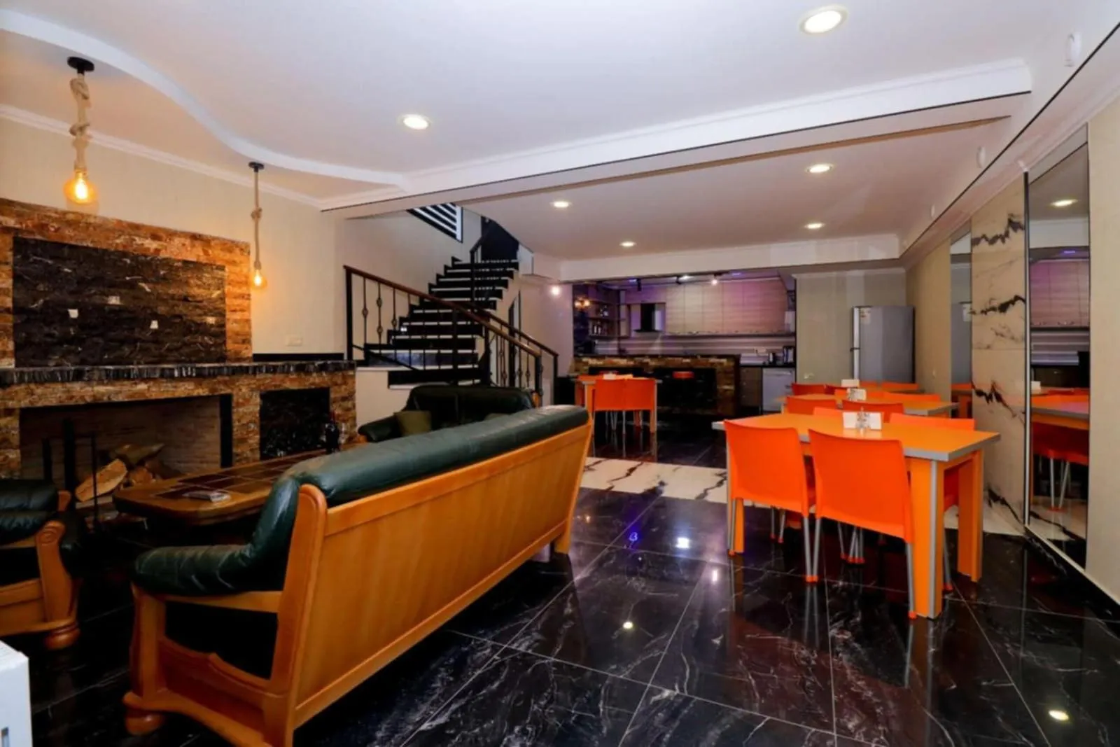 Kitchen or kitchenette in Hotel Evergreen