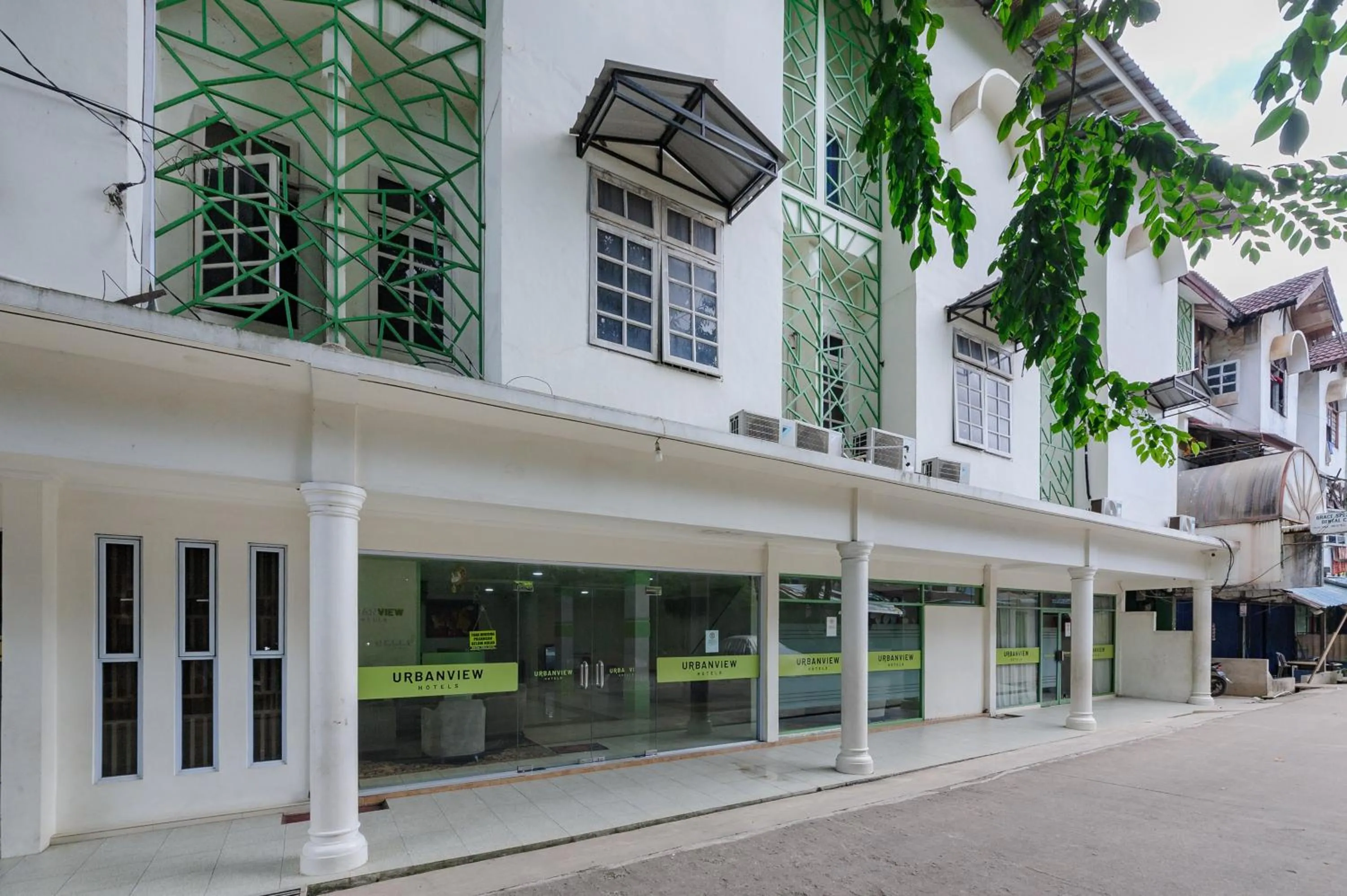 Facade/entrance in Urbanview Hotel Kansa near Harbour Bay Batam by RedDoorz