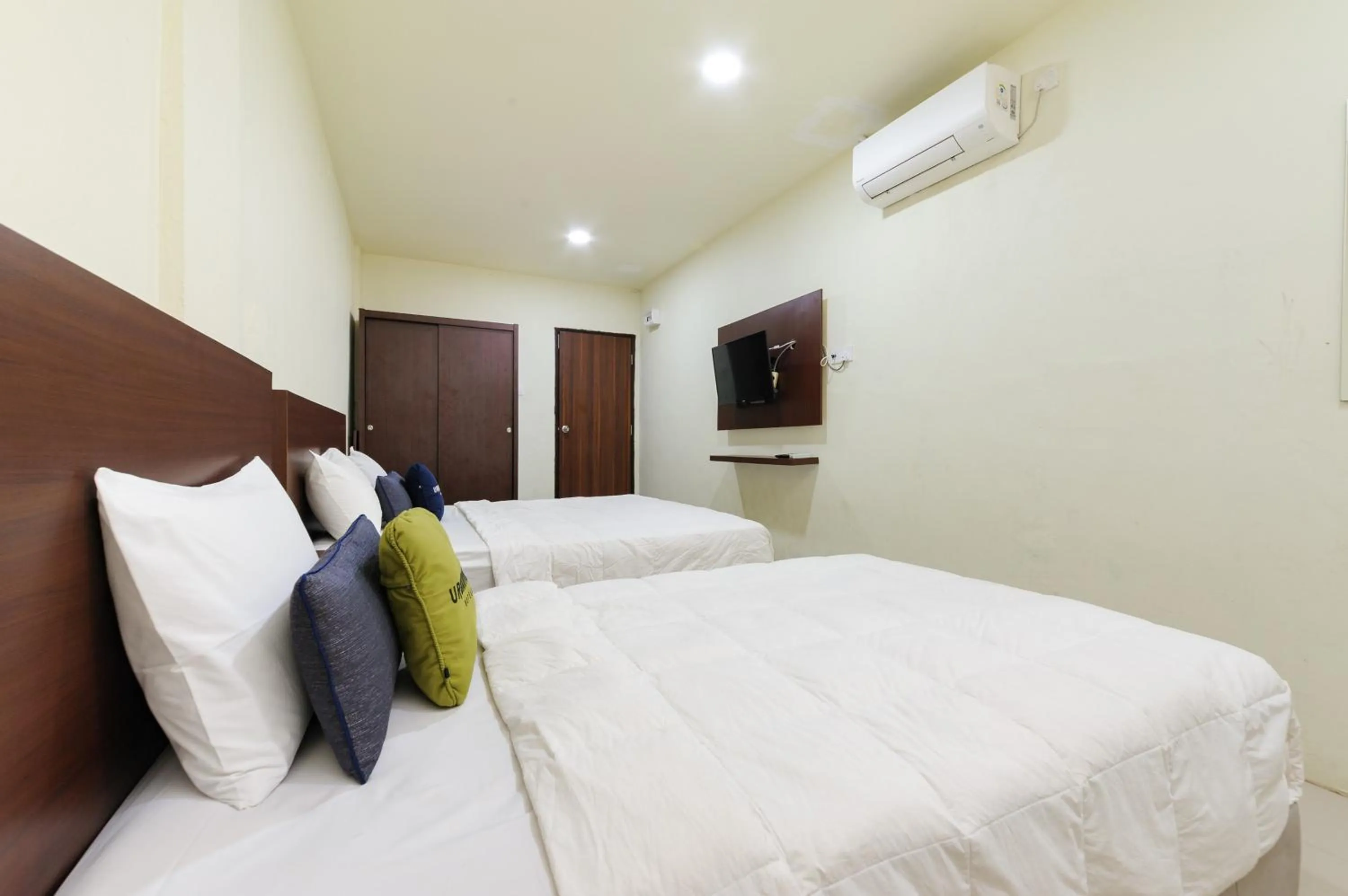 Bedroom, Bed in Urbanview Hotel Kansa near Harbour Bay Batam by RedDoorz