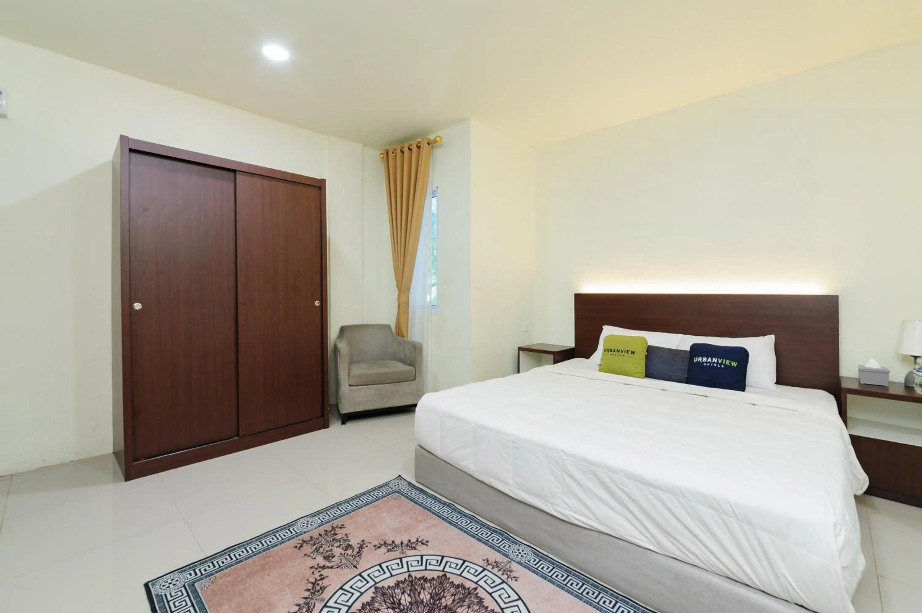 Bedroom, Bed in Urbanview Hotel Kansa near Harbour Bay Batam by RedDoorz