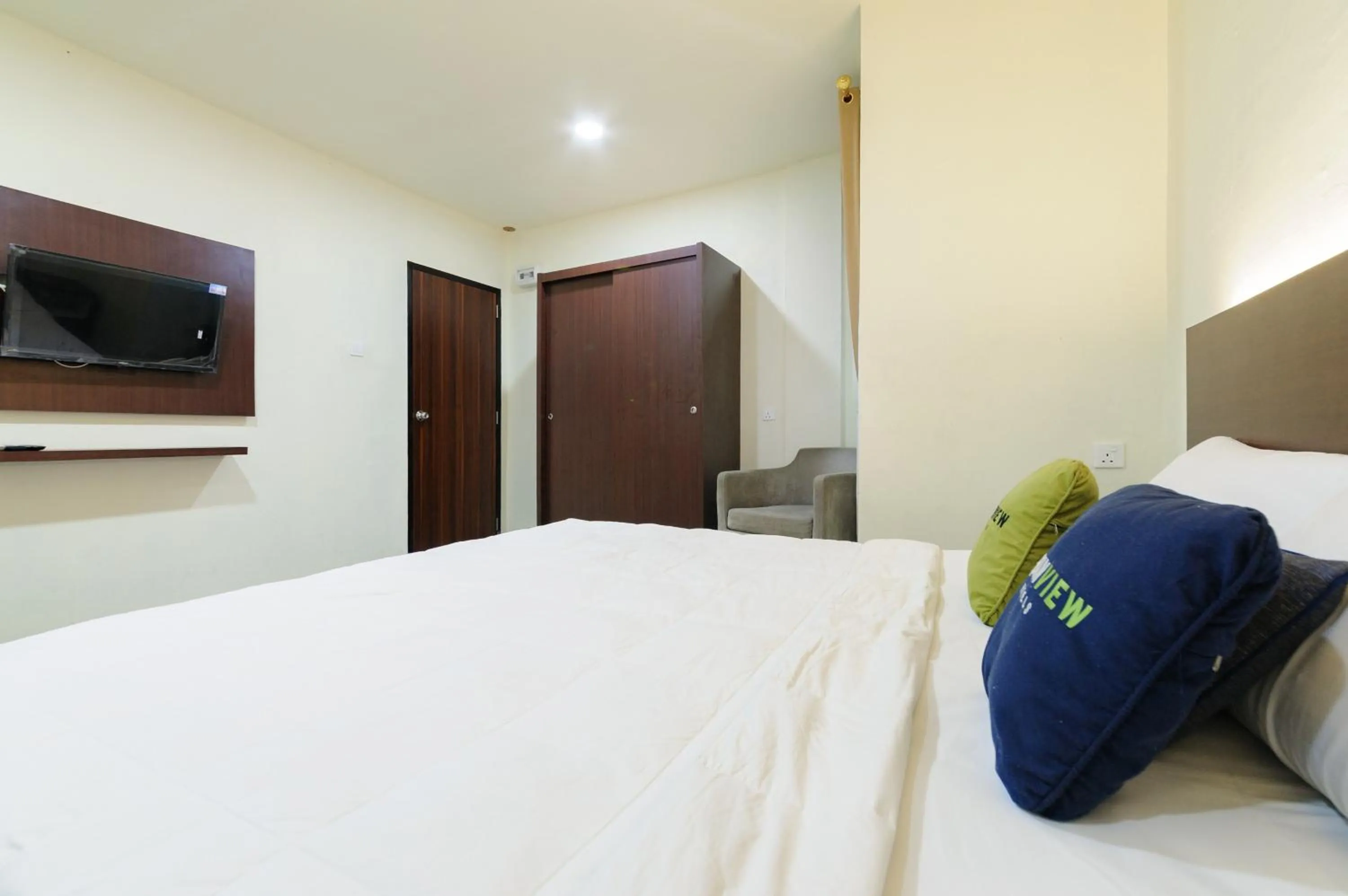 Bedroom, Bed in Urbanview Hotel Kansa near Harbour Bay Batam by RedDoorz