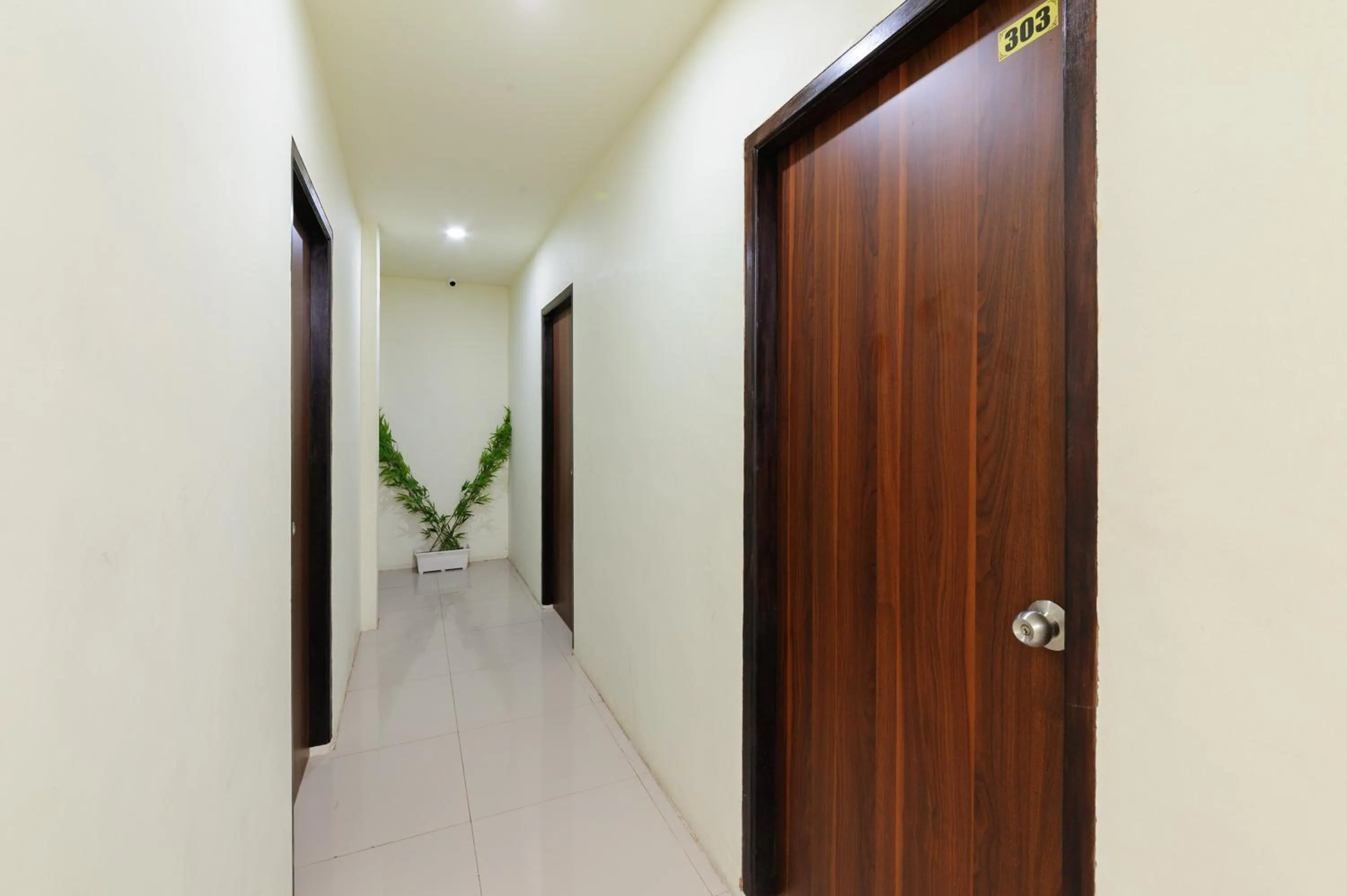Property building in Urbanview Hotel Kansa near Harbour Bay Batam by RedDoorz