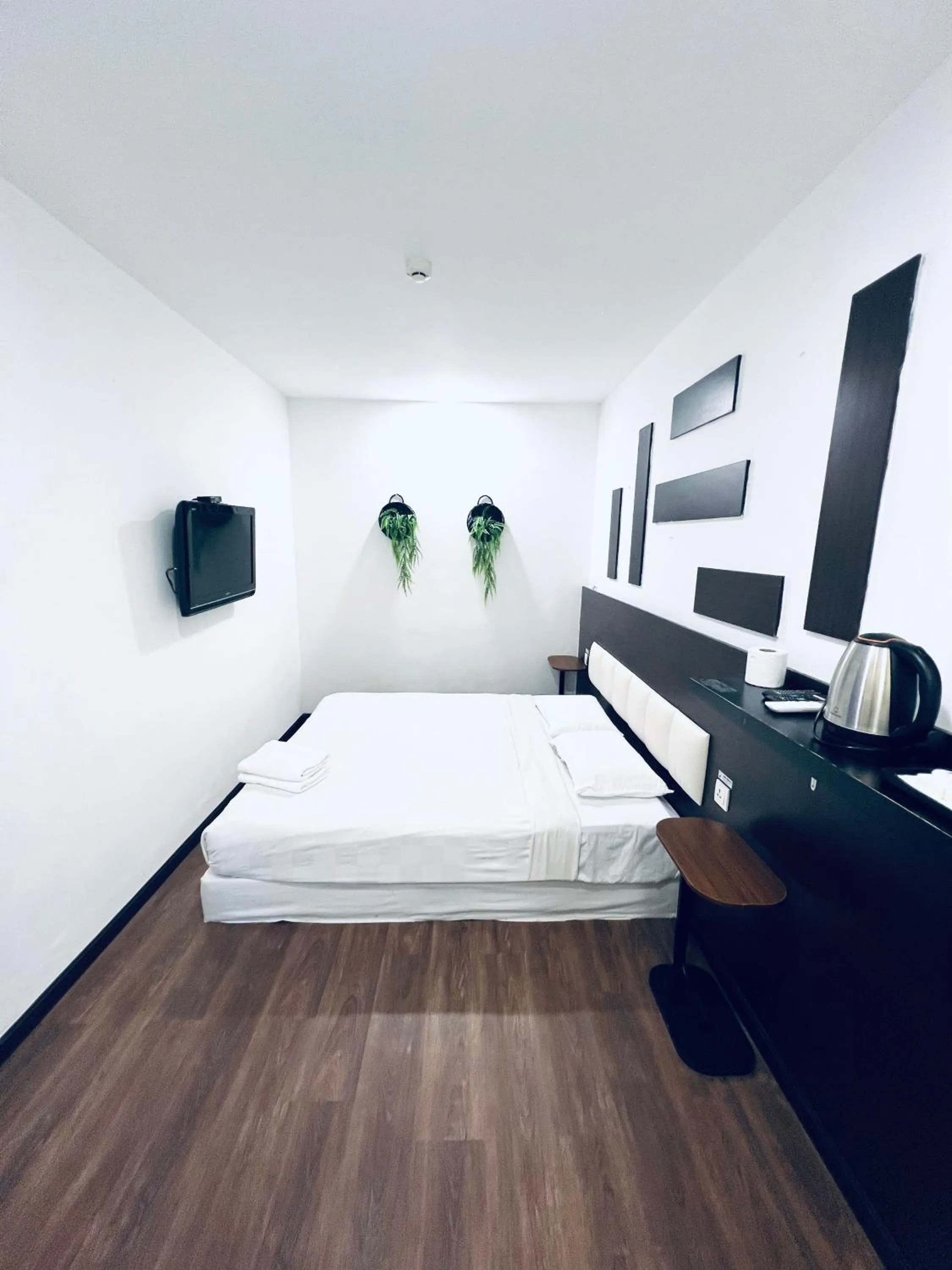 air conditioner, Bed in V Hotel Melaka (Near Jonker Street)