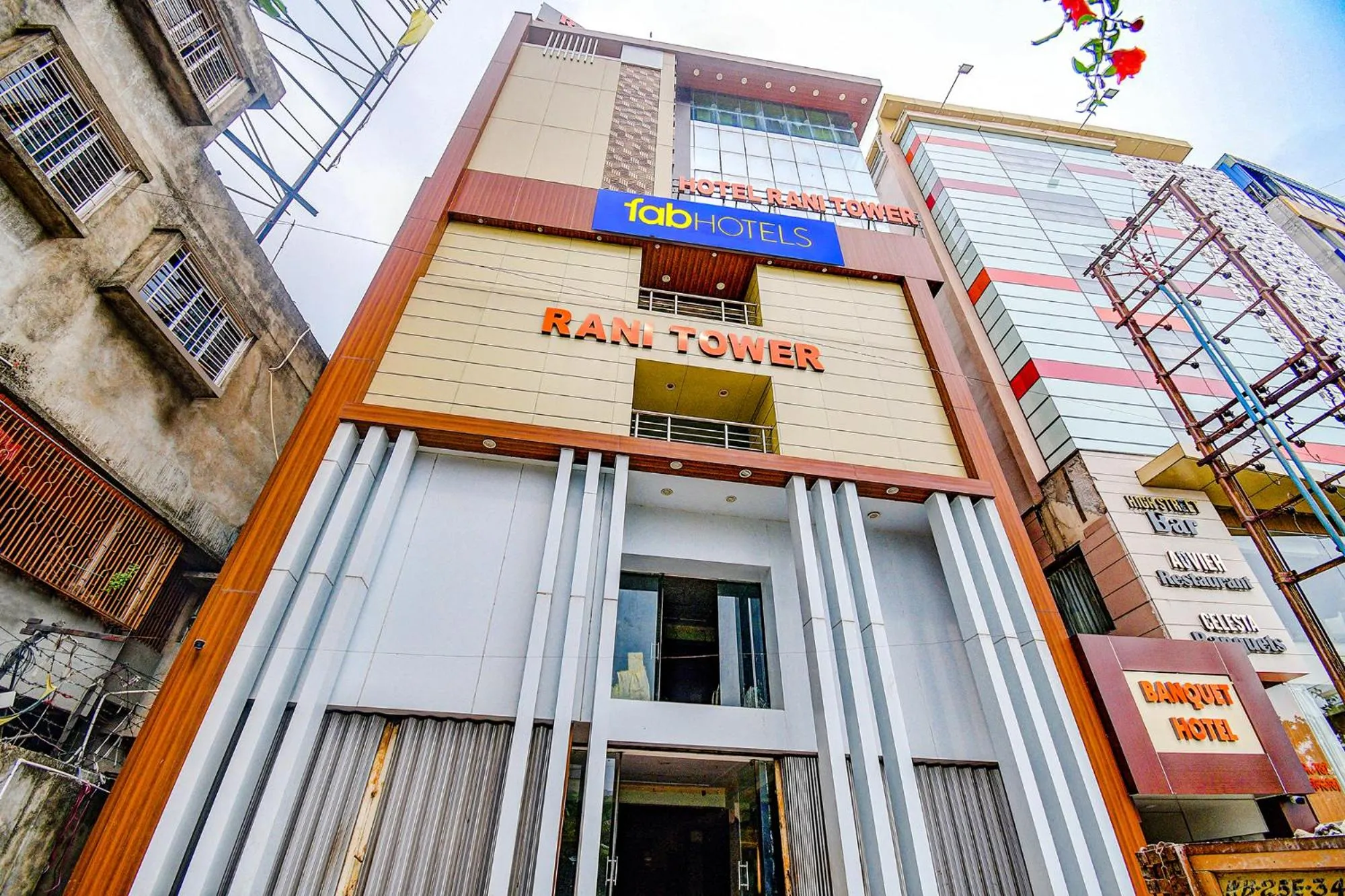Property building in FabHotel Rani Tower - Chinar Park